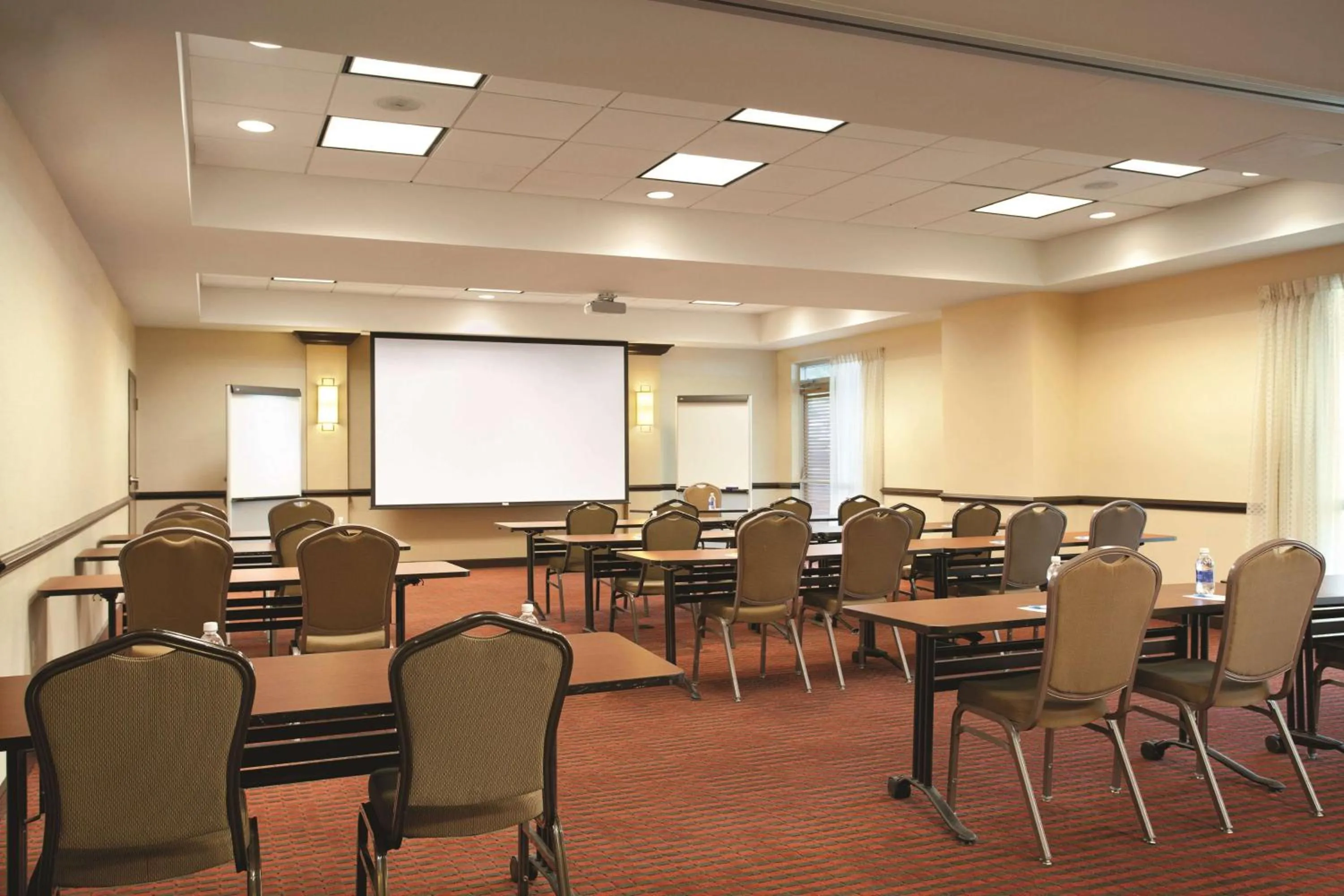 Meeting/conference room in Hyatt Place Milwaukee Airport