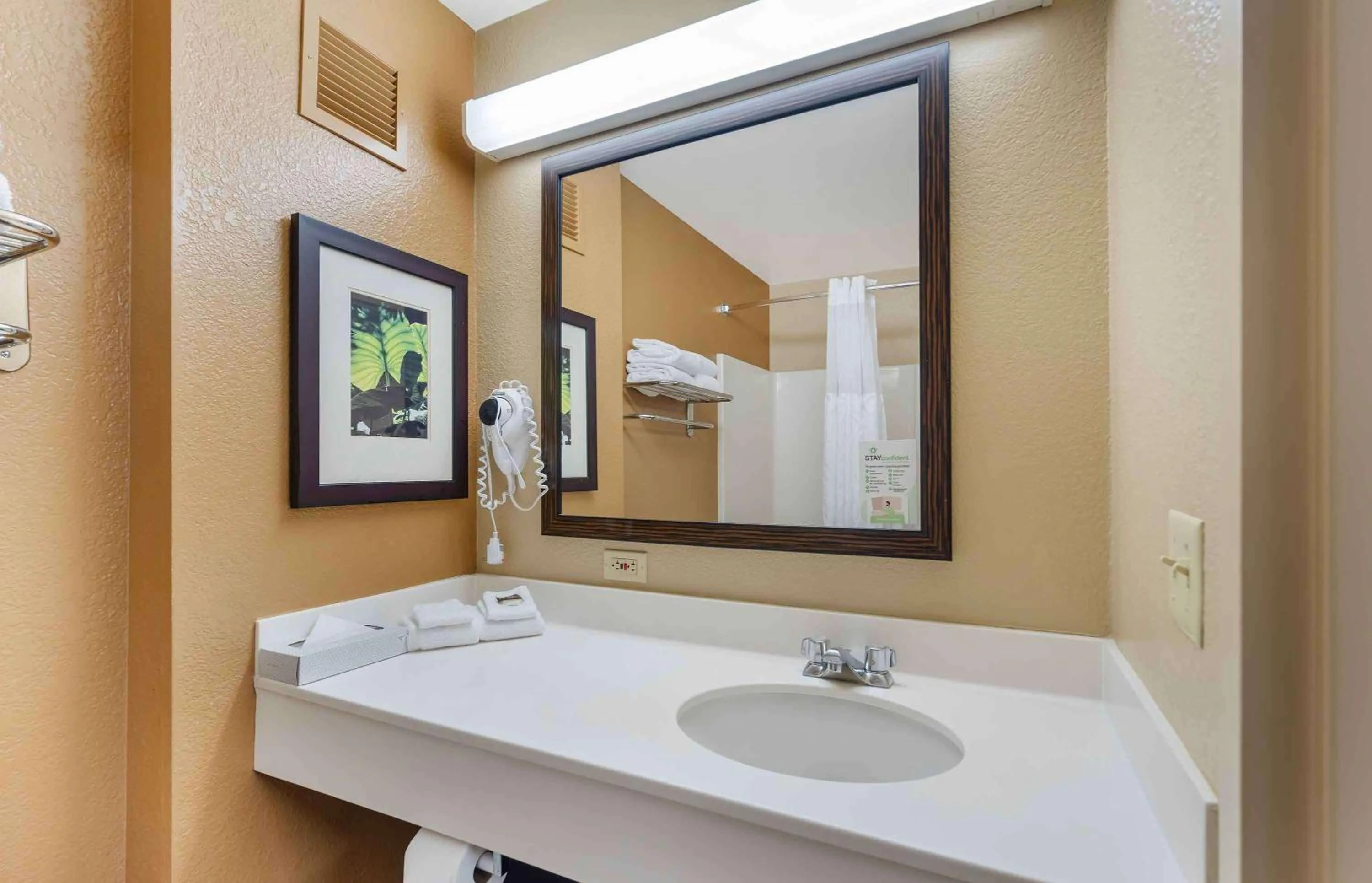 Bathroom in Extended Stay America Suites - Chicago - Vernon Hills - Lake Forest