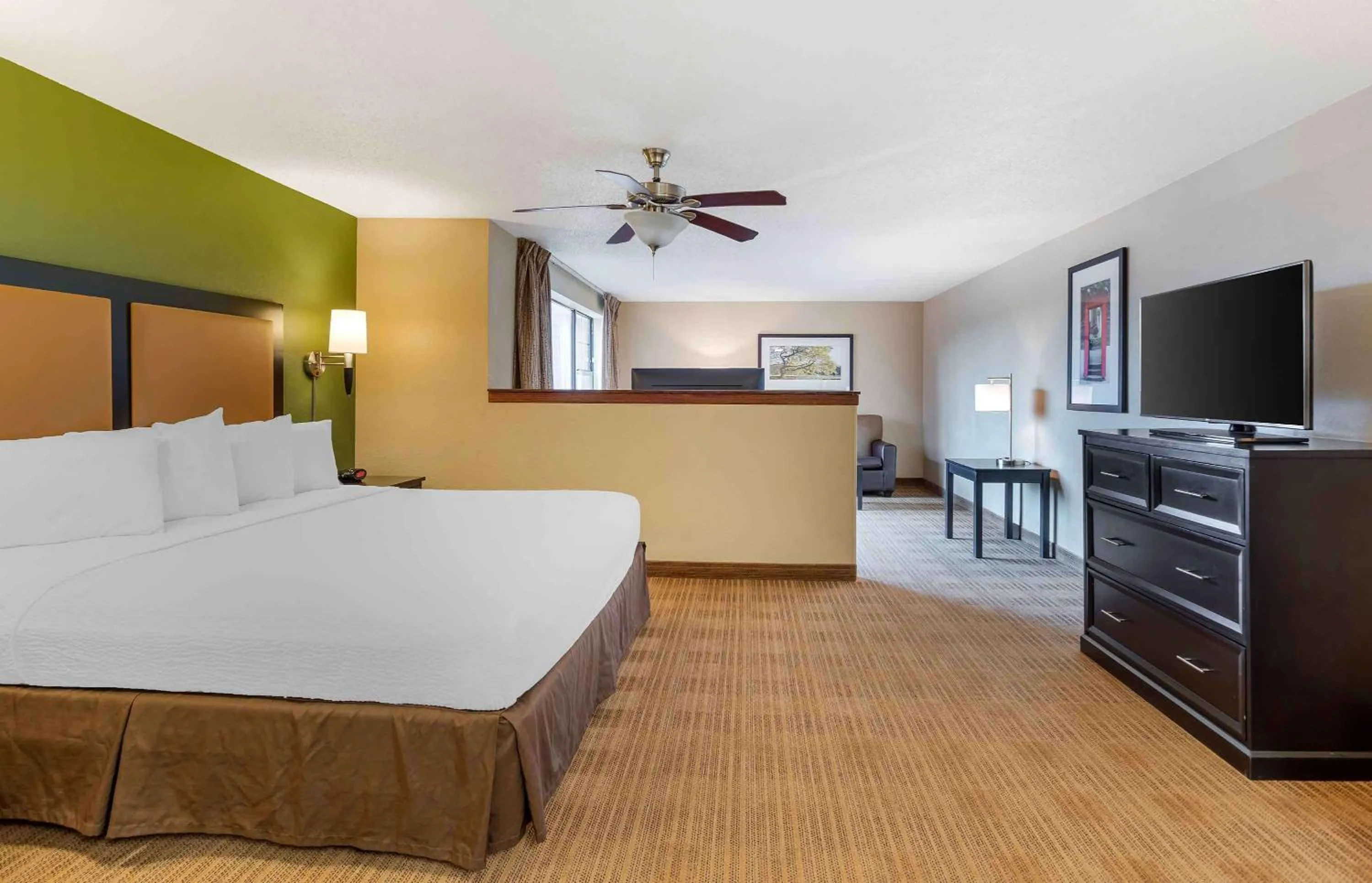 Bedroom, Bed in Extended Stay America Suites - Chicago - Vernon Hills - Lake Forest