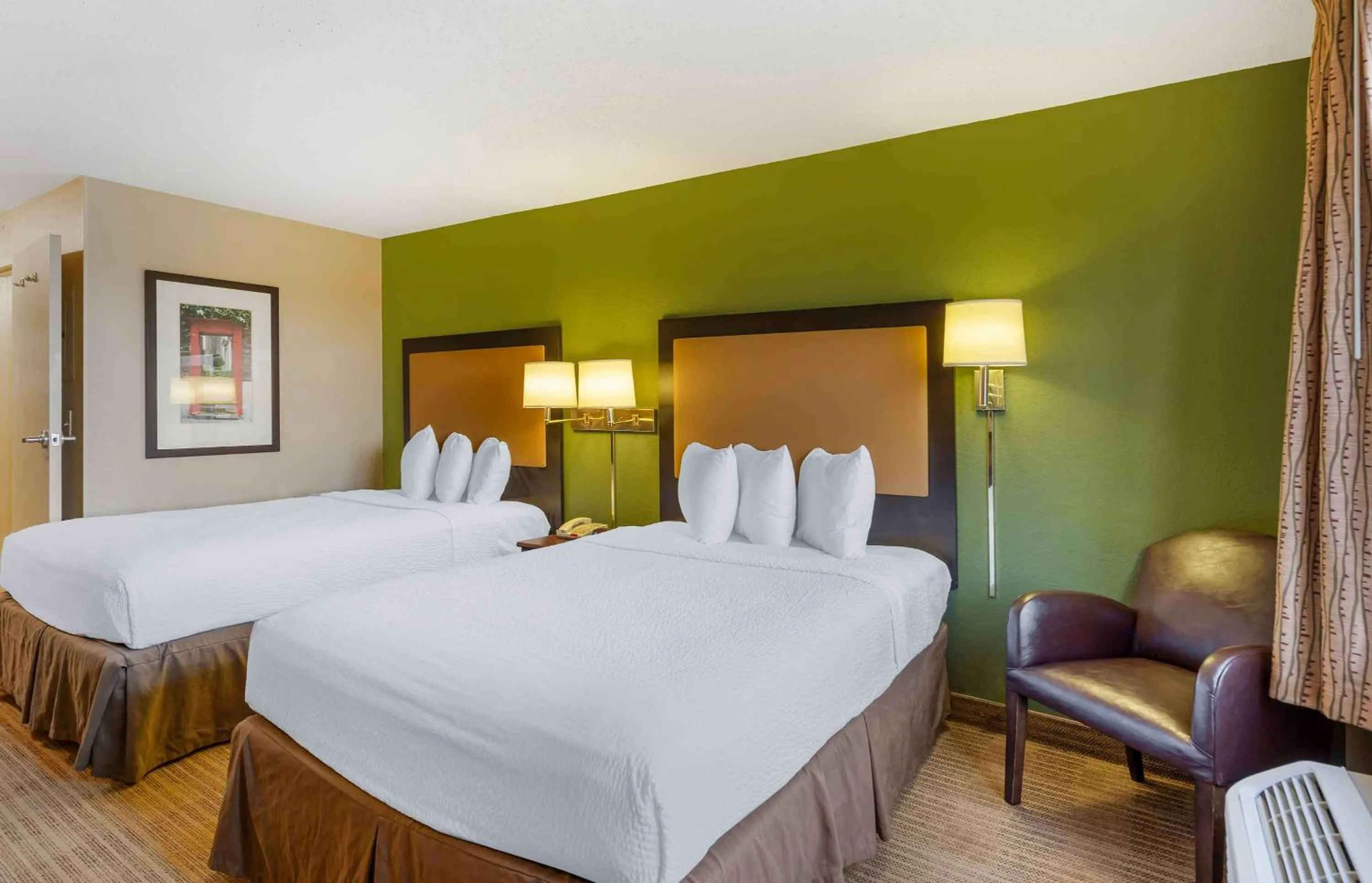 Bedroom, Bed in Extended Stay America Suites - Chicago - Vernon Hills - Lake Forest