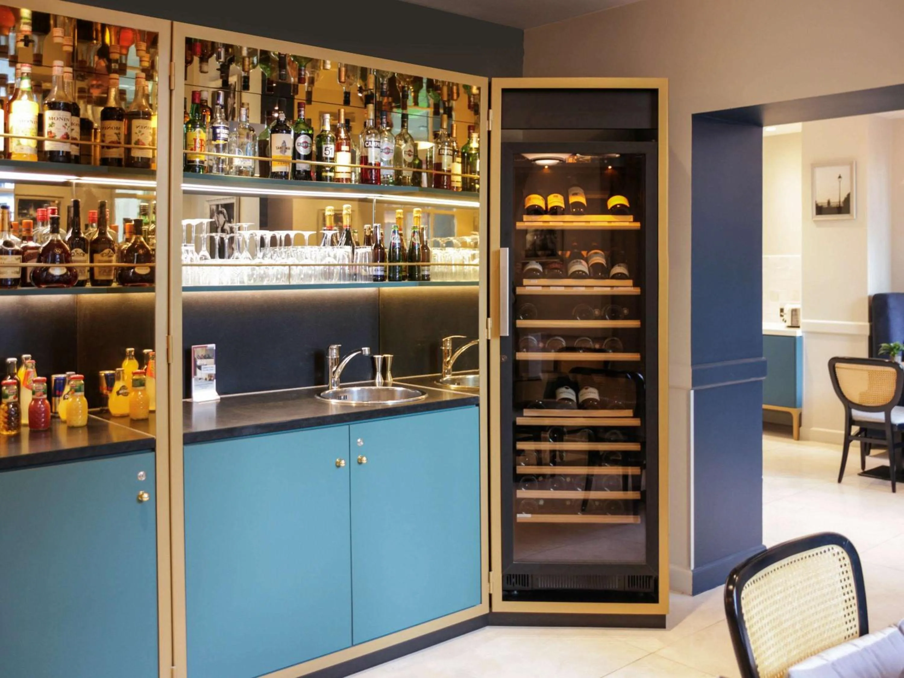 Lounge or bar in Mercure Paris Notre Dame Saint Germain des Prés