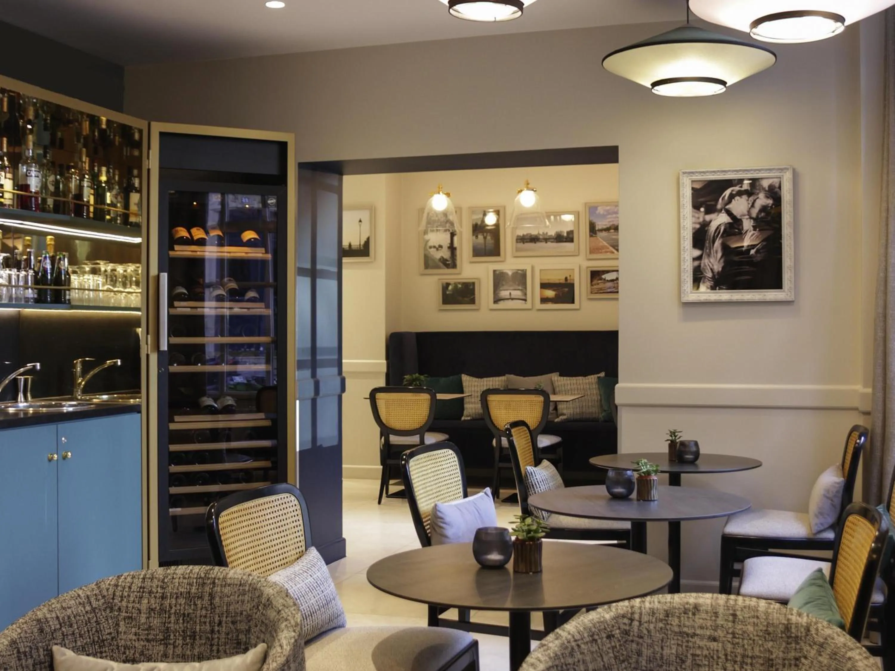 Lounge or bar in Mercure Paris Notre Dame Saint Germain des Prés