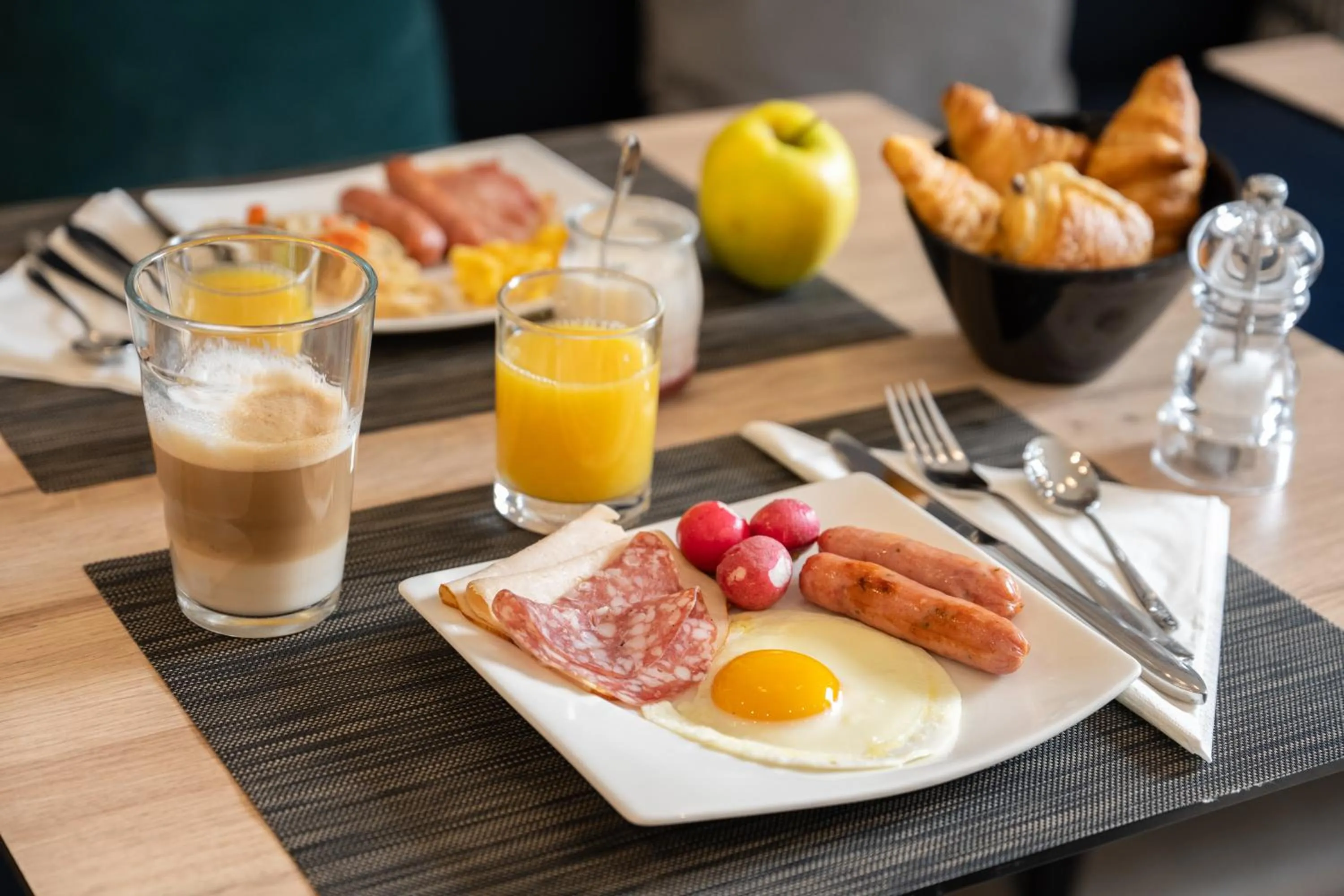 Breakfast in Mercure Paris Notre Dame Saint Germain des Prés