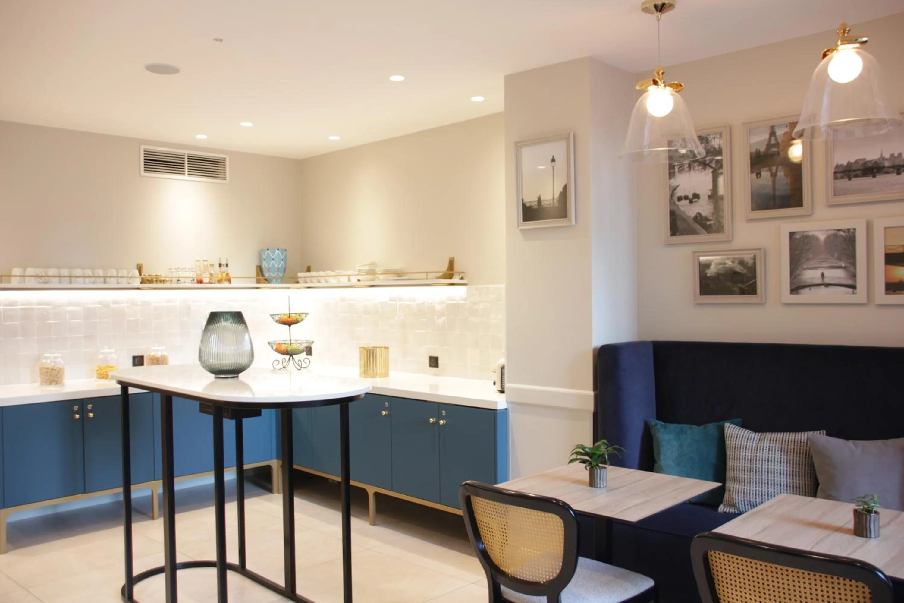 Restaurant/places to eat in Mercure Paris Notre Dame Saint Germain des Prés