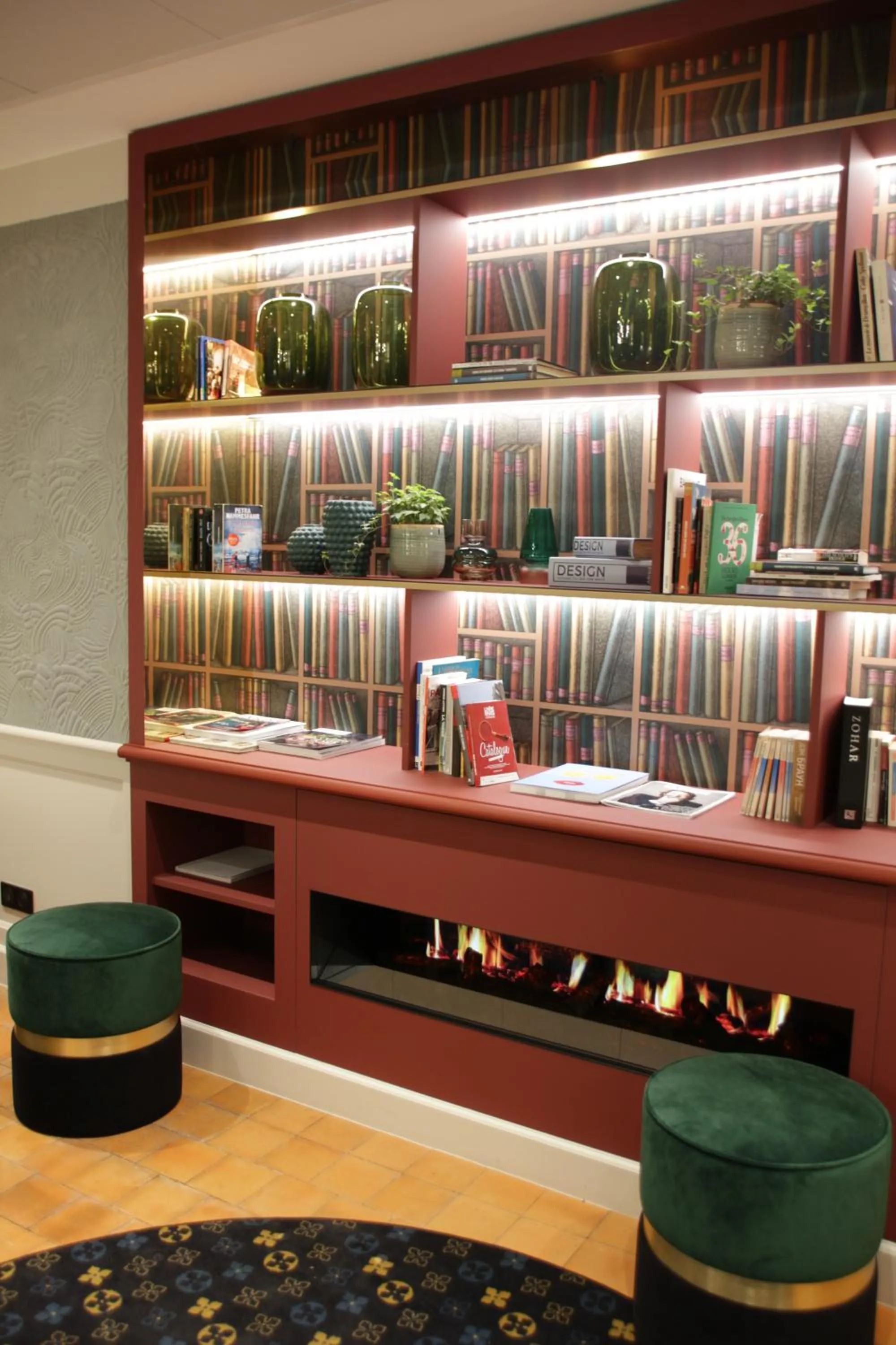 Library in Mercure Paris Notre Dame Saint Germain des Prés