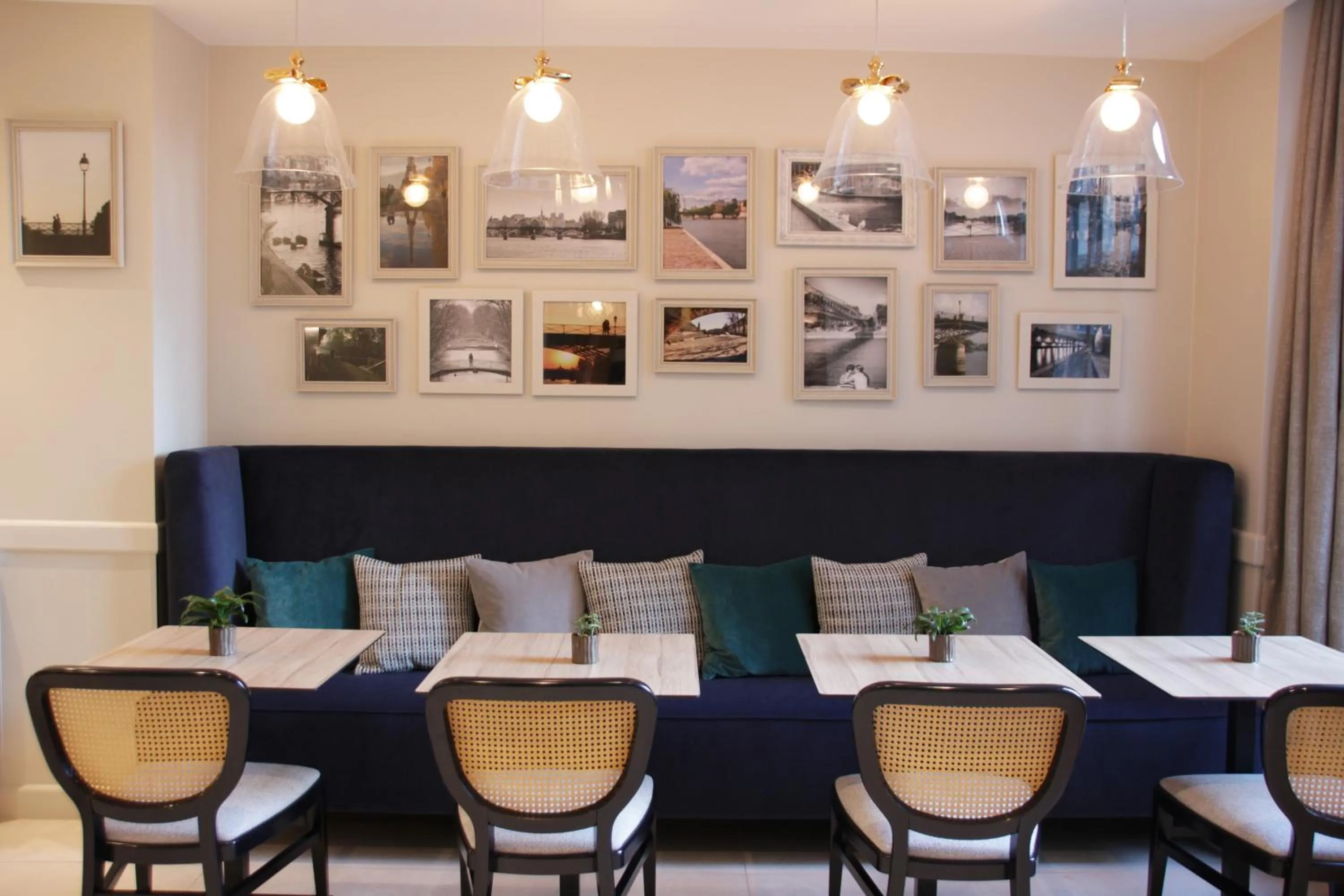 Restaurant/places to eat in Mercure Paris Notre Dame Saint Germain des Prés