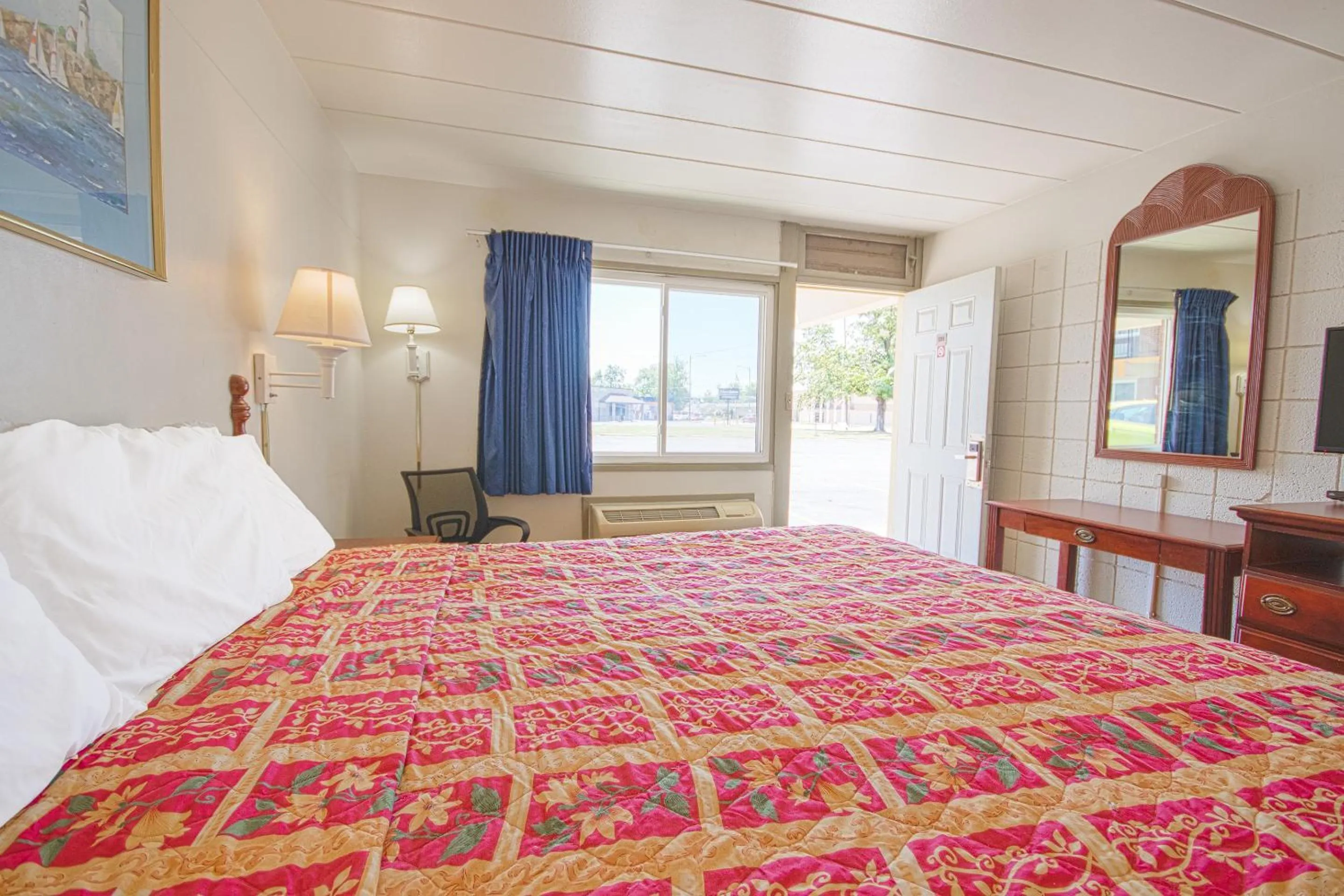 Bedroom in Centralia Motel near Downtown by OYO