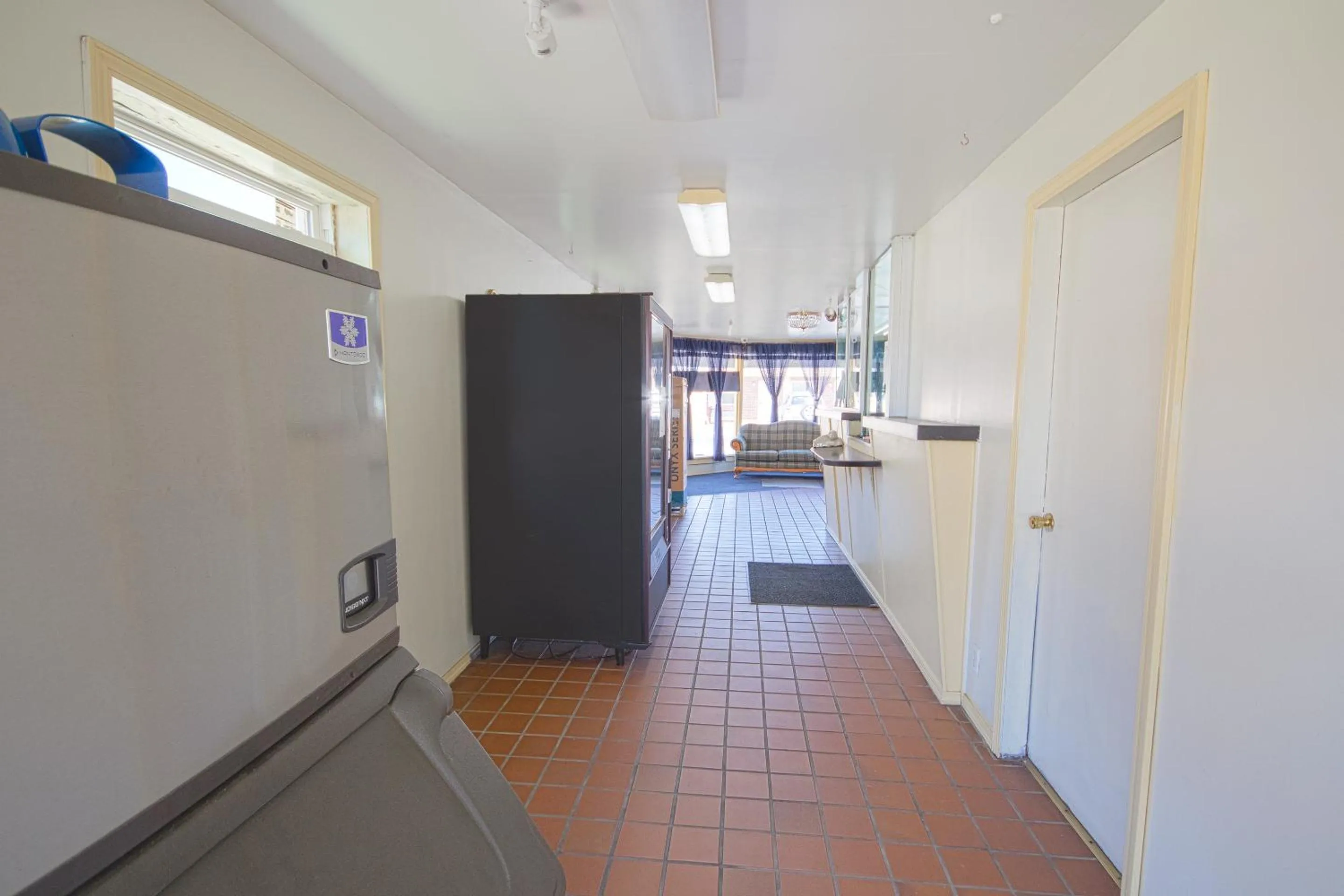 Lobby or reception, Kitchen/Kitchenette in Centralia Motel near Downtown by OYO