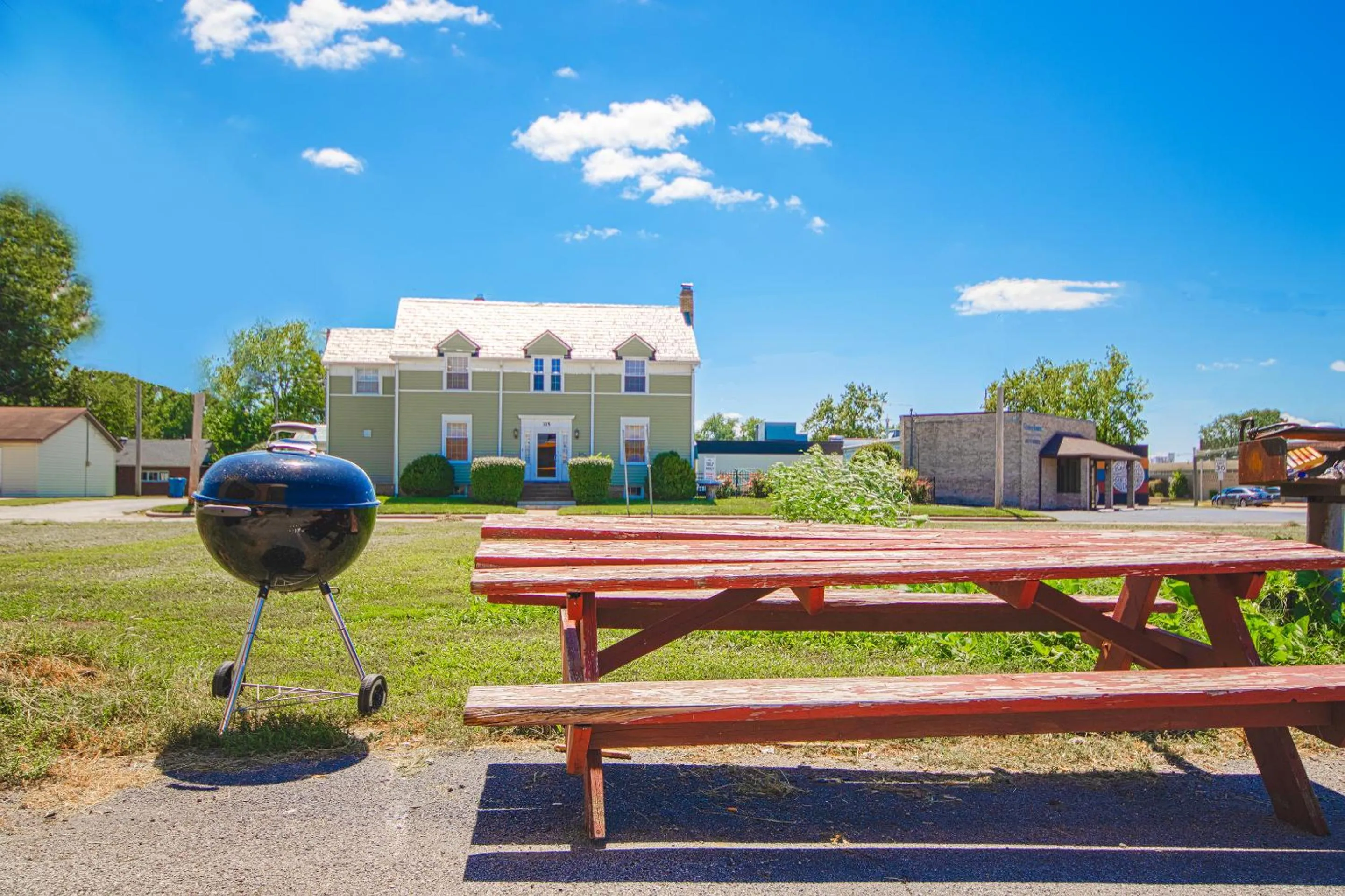 BBQ facilities in Centralia Motel near Downtown by OYO