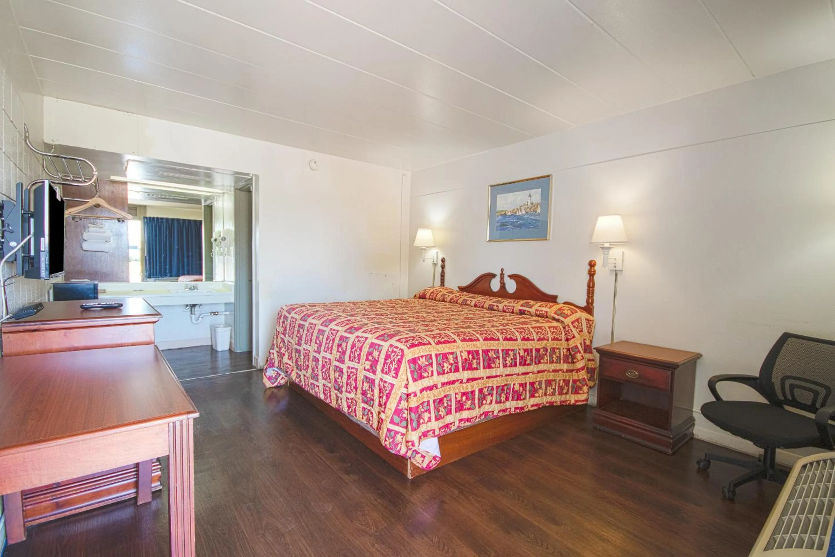 Bedroom in Centralia Motel near Downtown by OYO