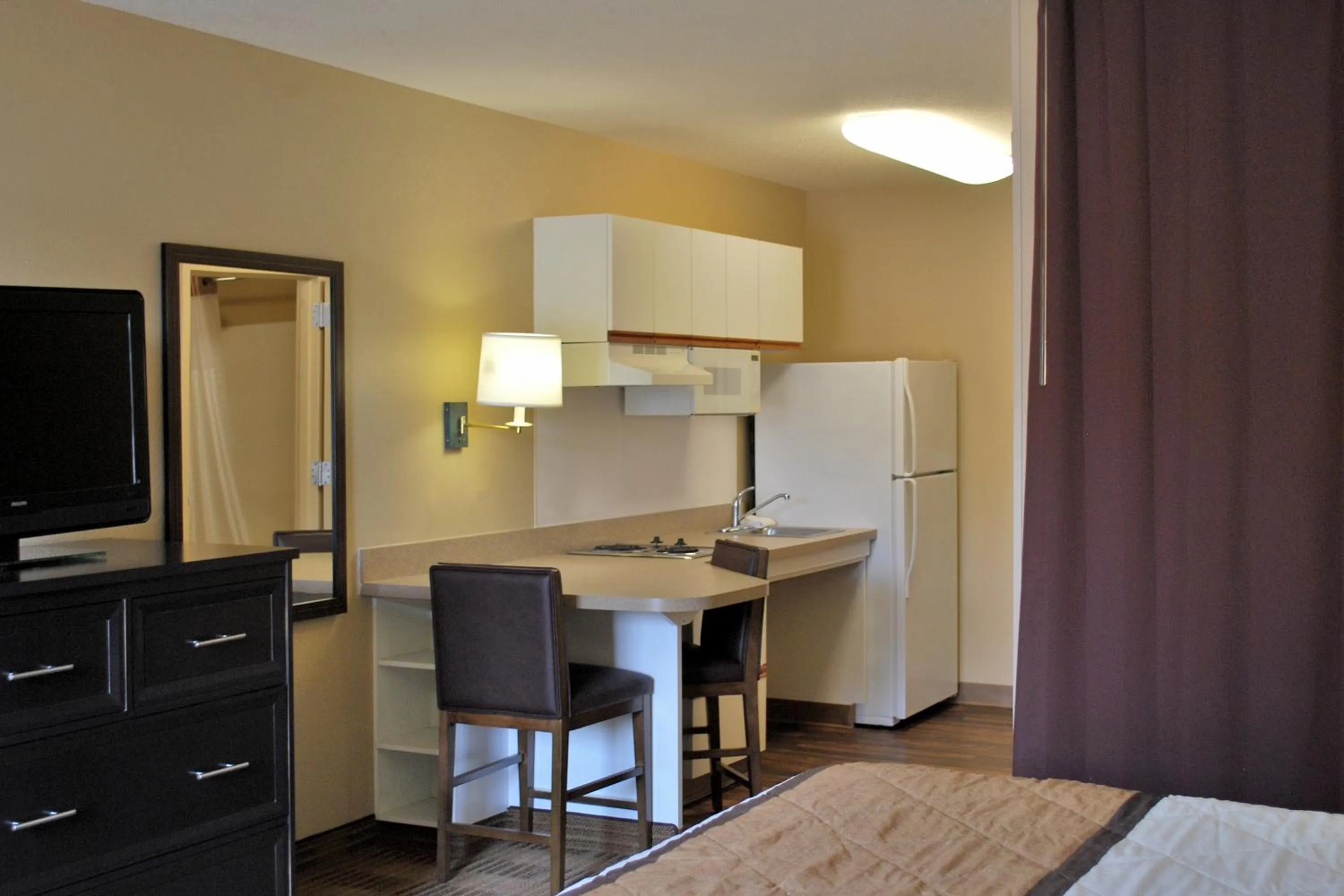 Kitchen or kitchenette in Extended Stay America Select Suites - Chicago - Vernon Hills - Lincolnshire