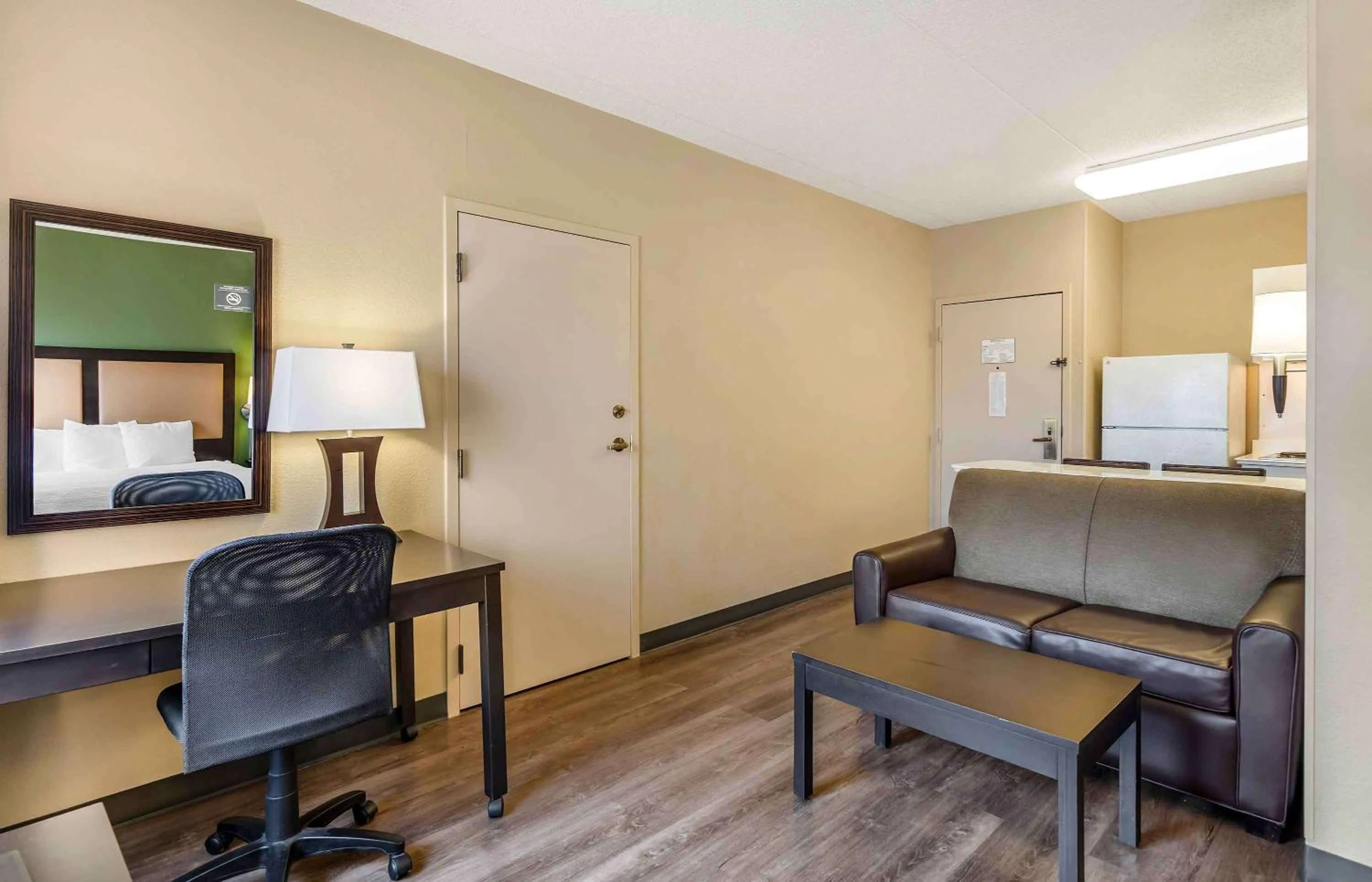 Bedroom in Extended Stay America Select Suites - Chicago - Vernon Hills - Lincolnshire
