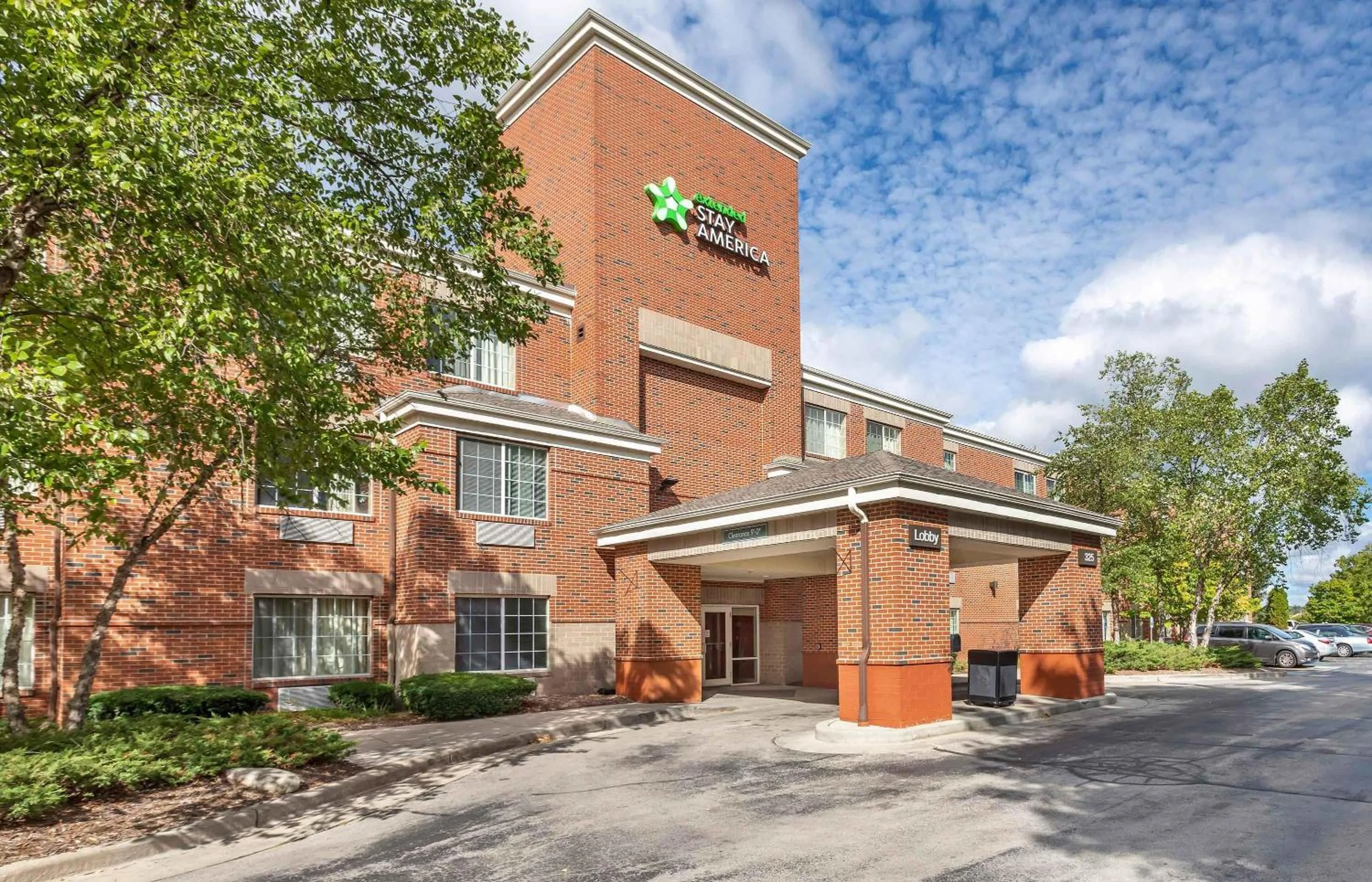 Property building in Extended Stay America Suites - Milwaukee - Brookfield