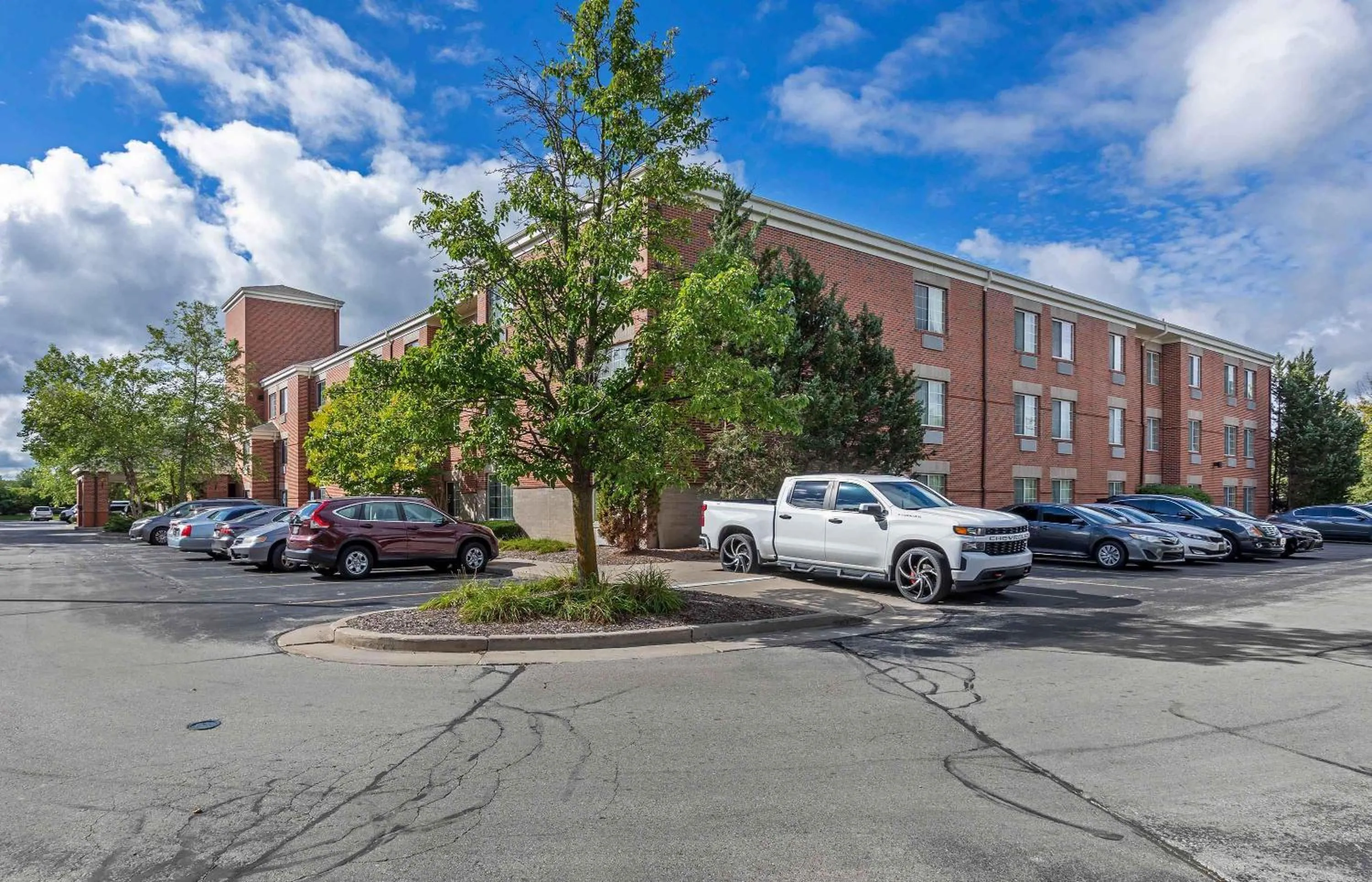 Property building in Extended Stay America Suites - Milwaukee - Brookfield