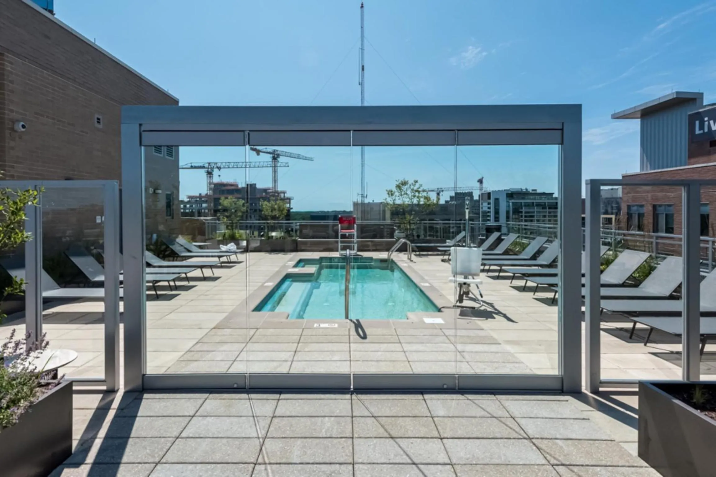 Swimming pool in Bluebird Suites Near Chevy Chase