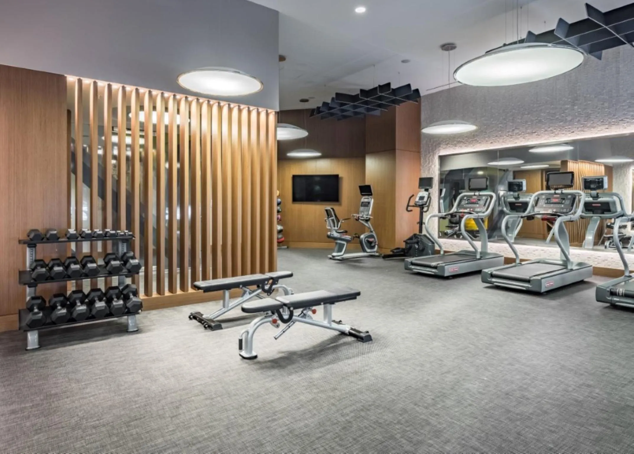 Fitness centre/facilities in Bluebird Suites Near Chevy Chase