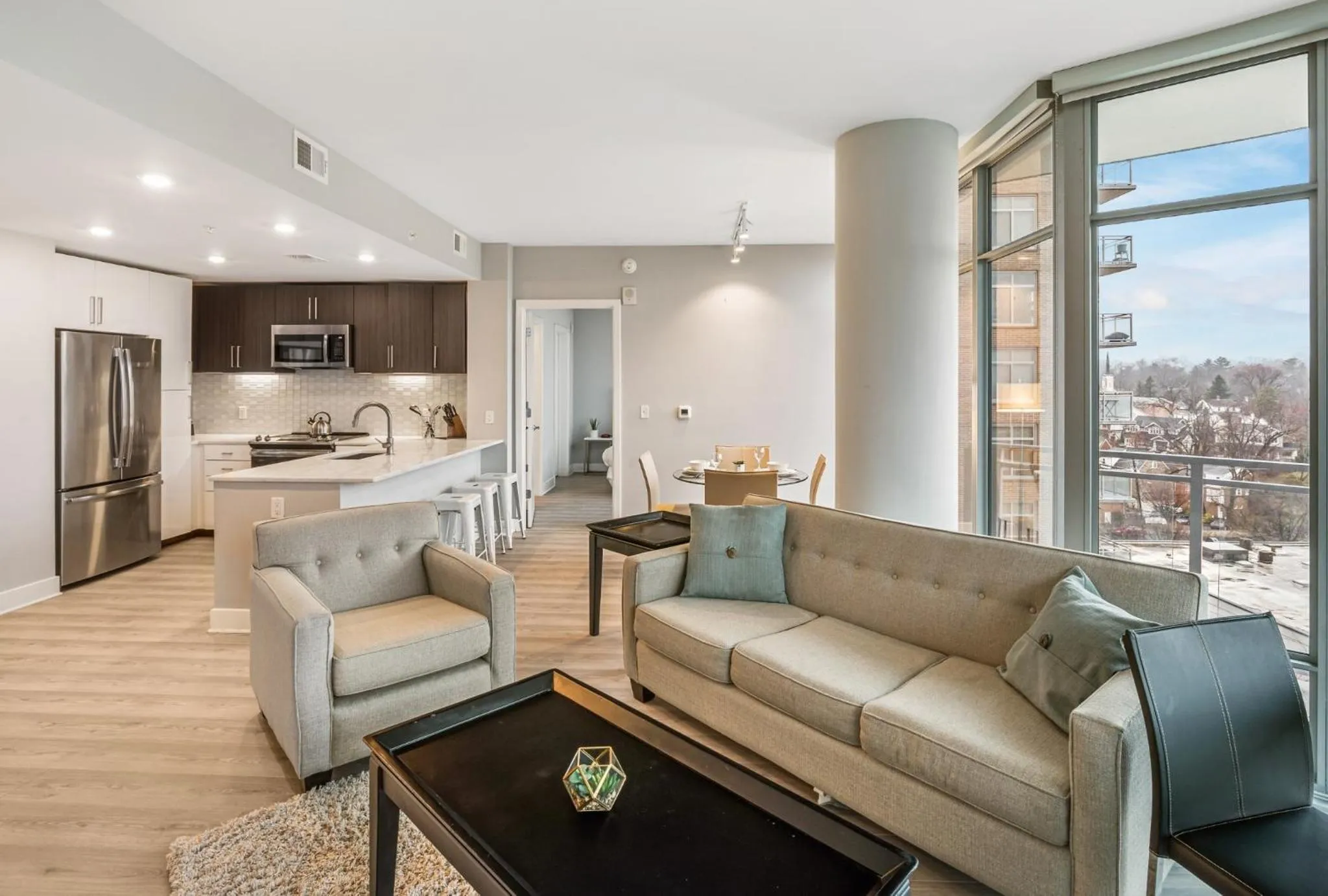 Kitchen or kitchenette in Bluebird Suites Near Chevy Chase