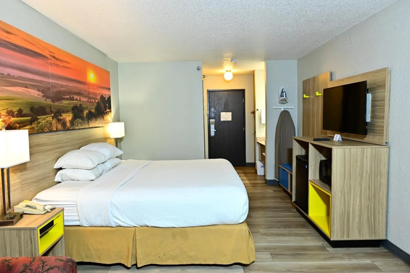 Bed in Days Inn by Wyndham Salina I-70