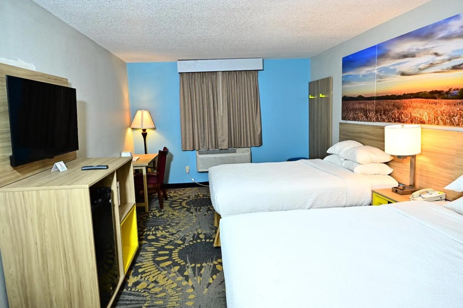 Bed in Days Inn by Wyndham Salina I-70