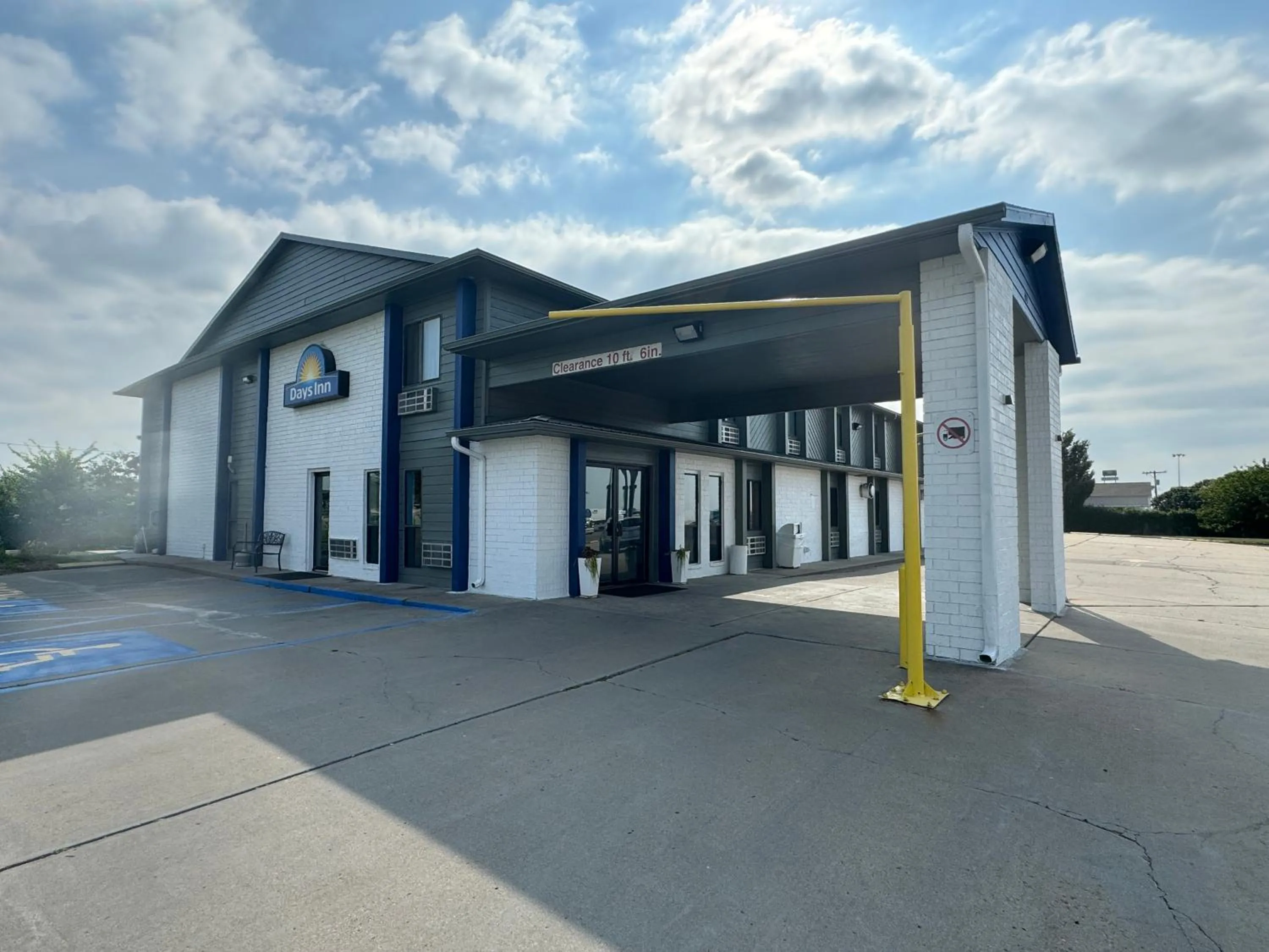 Days Inn by Wyndham Salina I-70