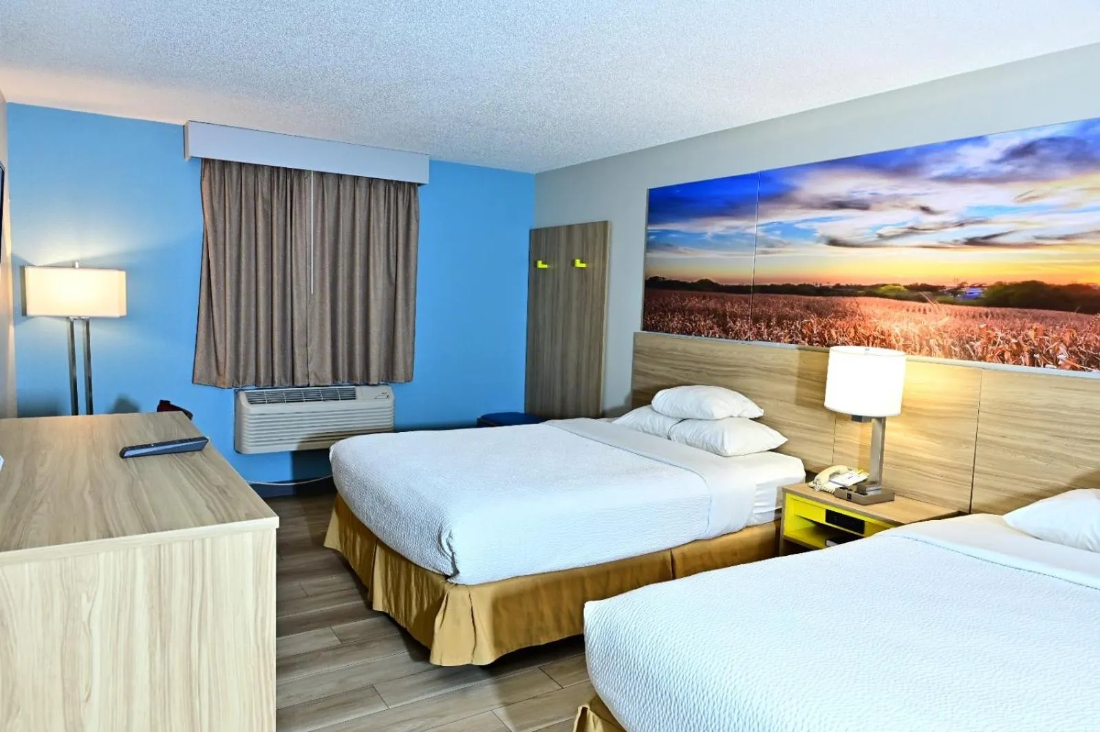 Bed in Days Inn by Wyndham Salina I-70