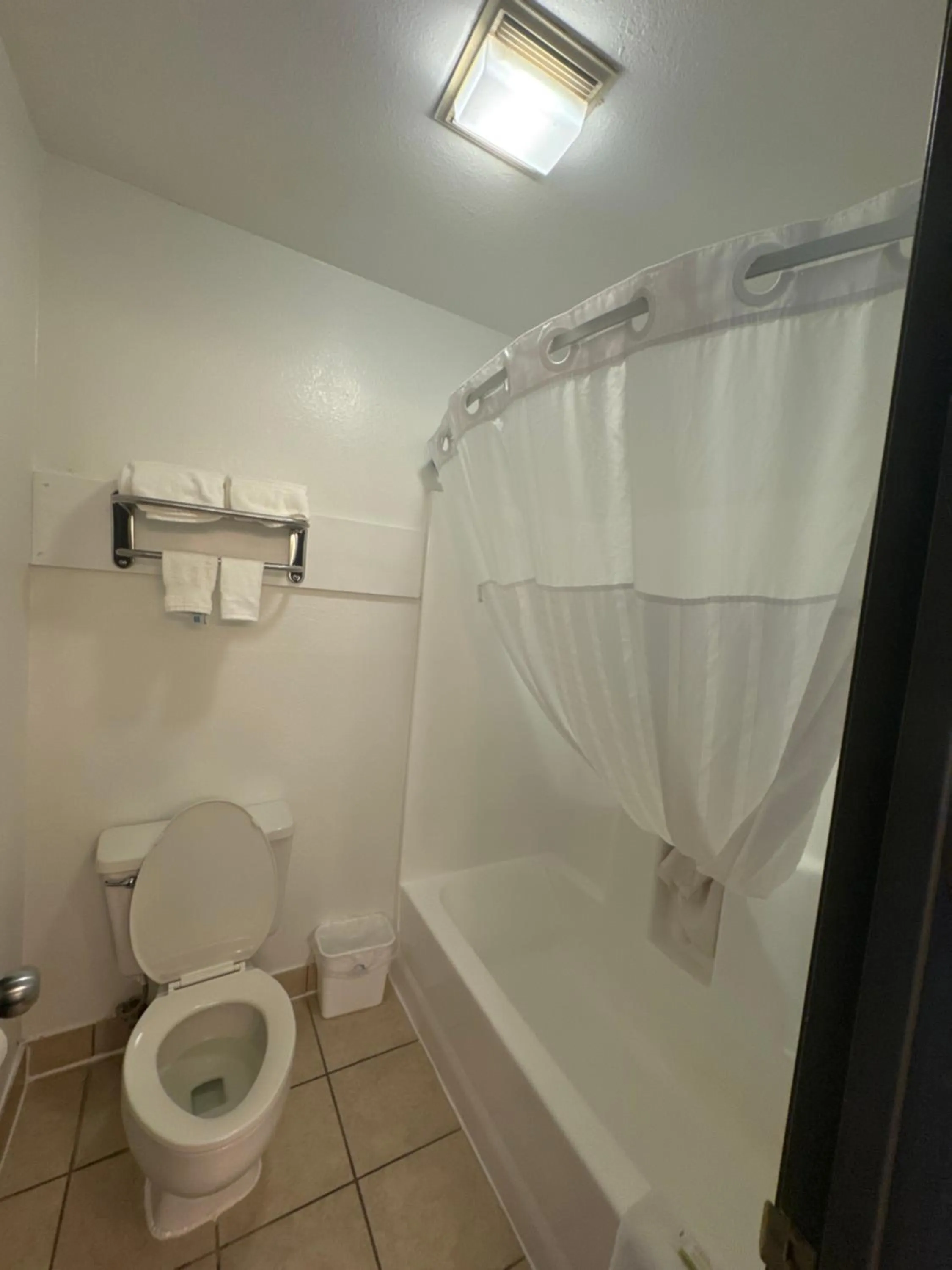 Days Inn by Wyndham Salina I-70