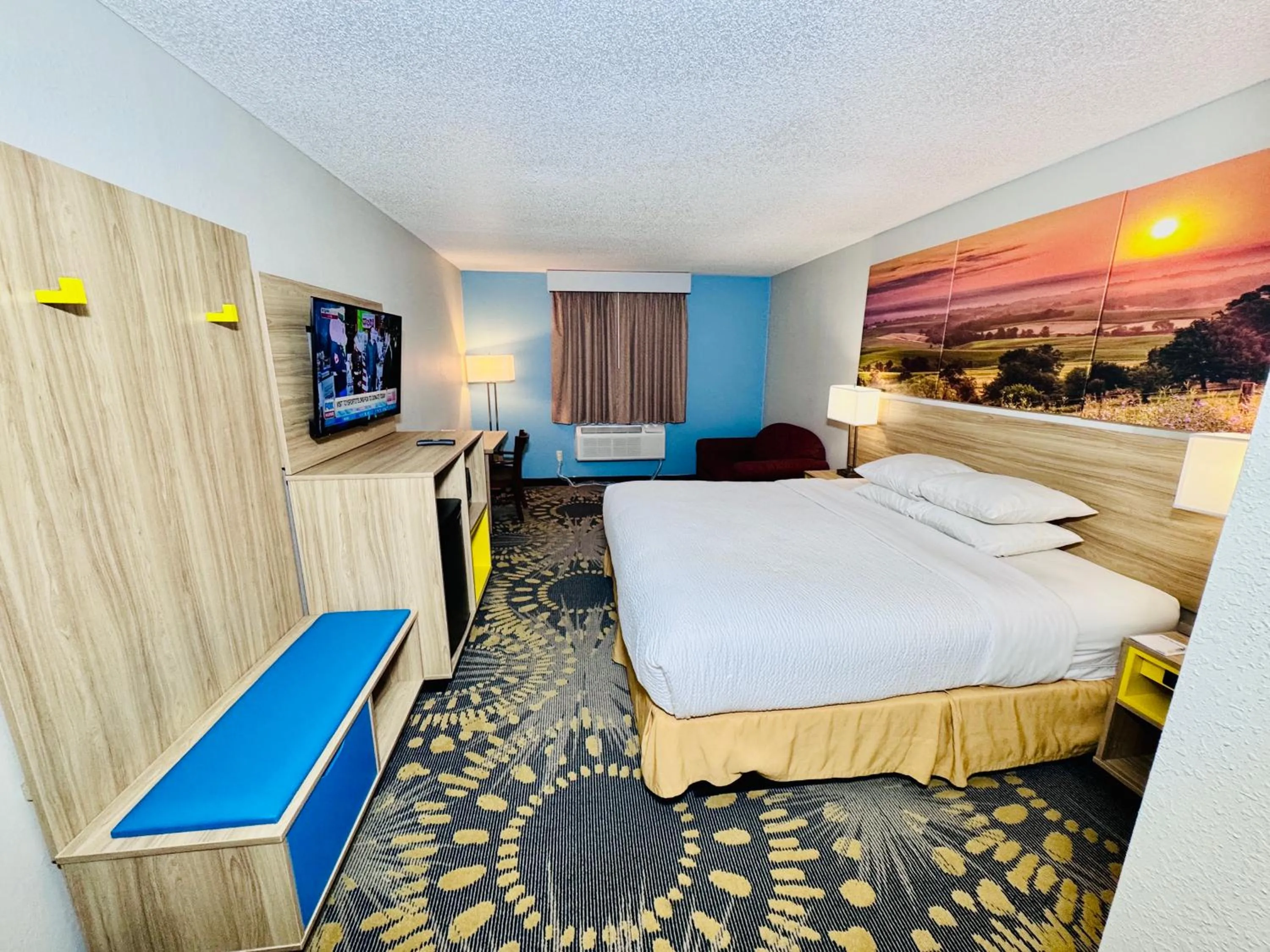 Bed in Days Inn by Wyndham Salina I-70