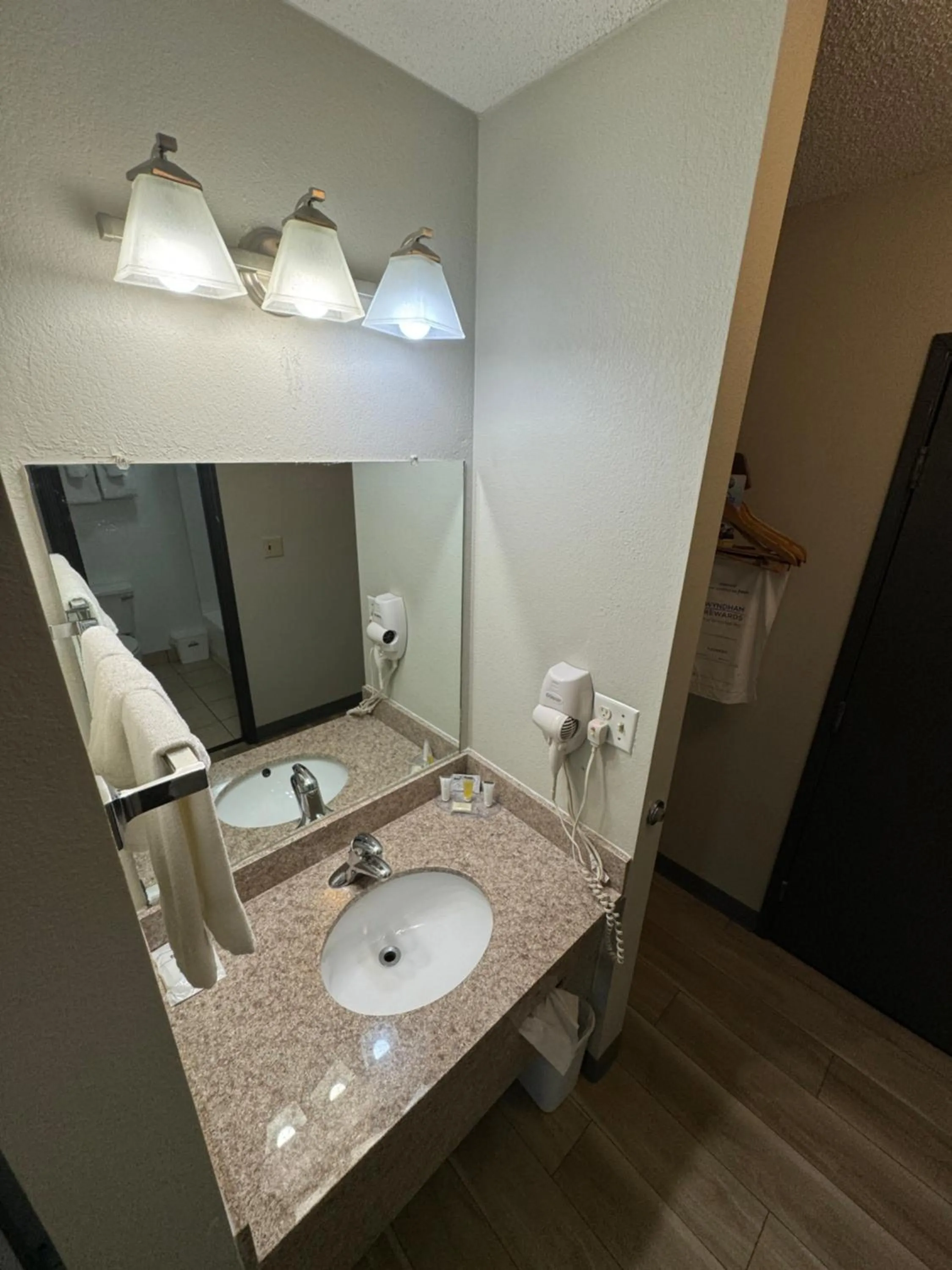 Days Inn by Wyndham Salina I-70