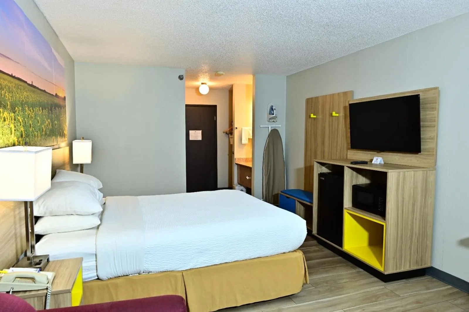 Bed in Days Inn by Wyndham Salina I-70