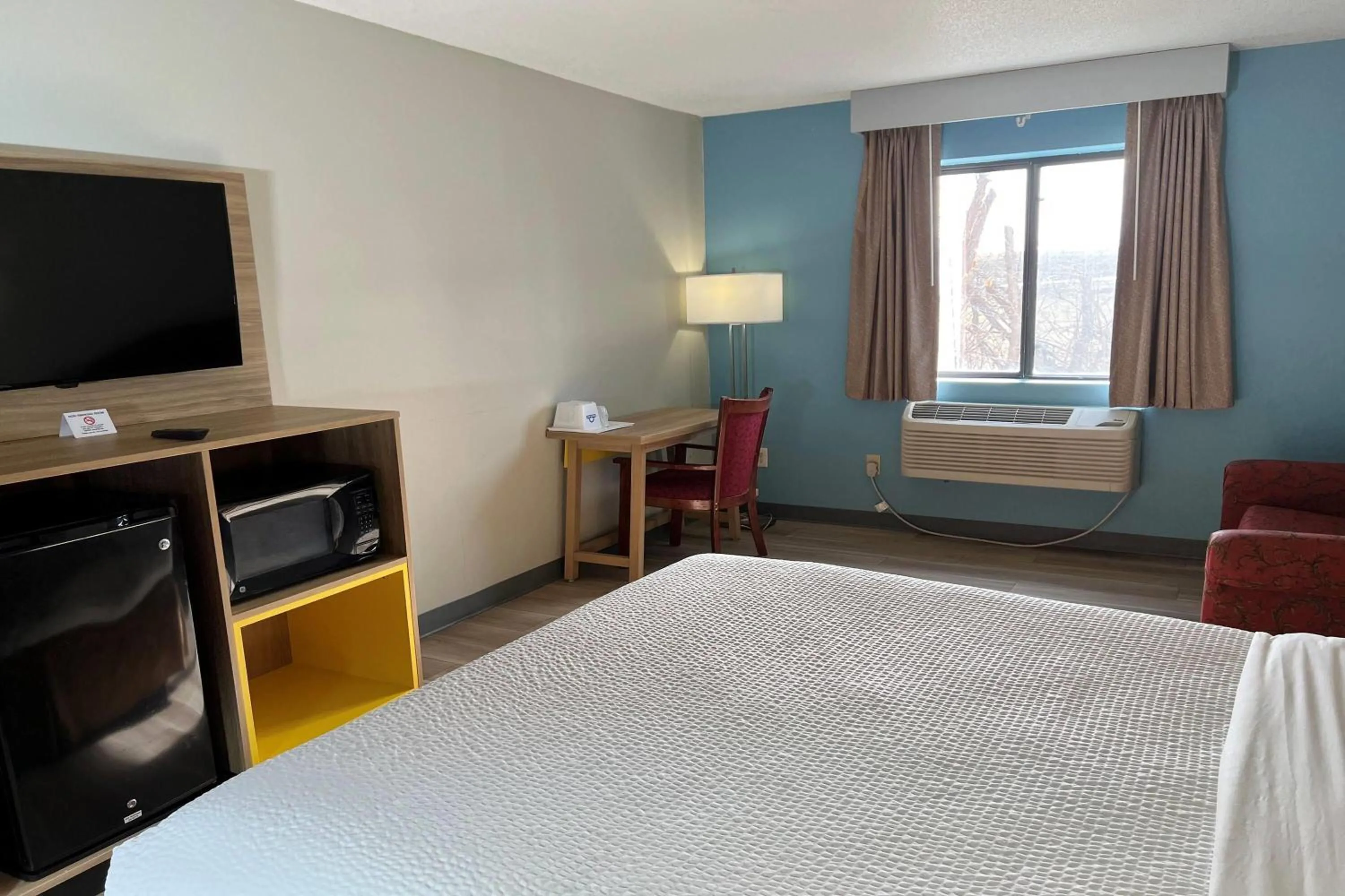 Photo of the whole room, Bed in Days Inn by Wyndham Salina I-70