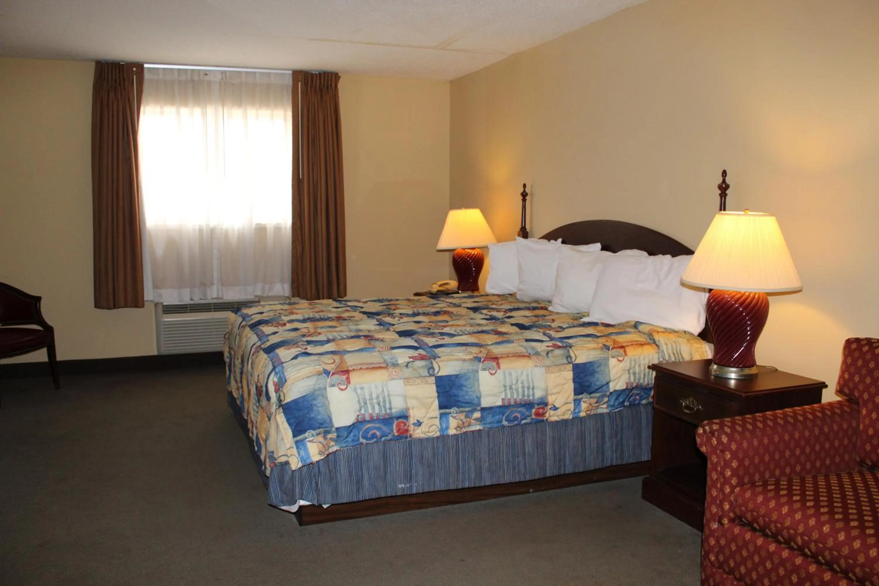 Bed in Mansion View Inn & Suites