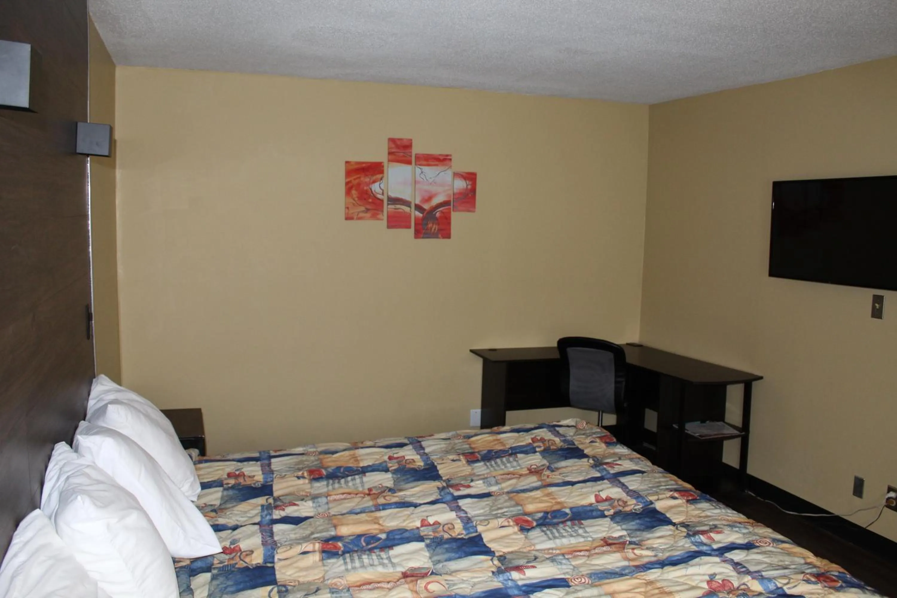 Bed in Mansion View Inn & Suites