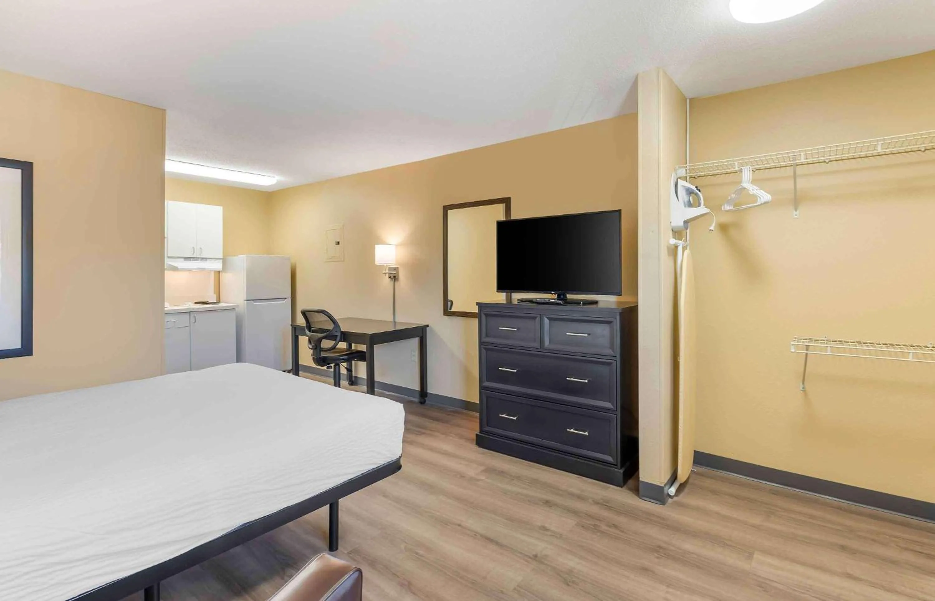 Bedroom in Extended Stay America Suites - St Louis - Westport - E Lackland Rd