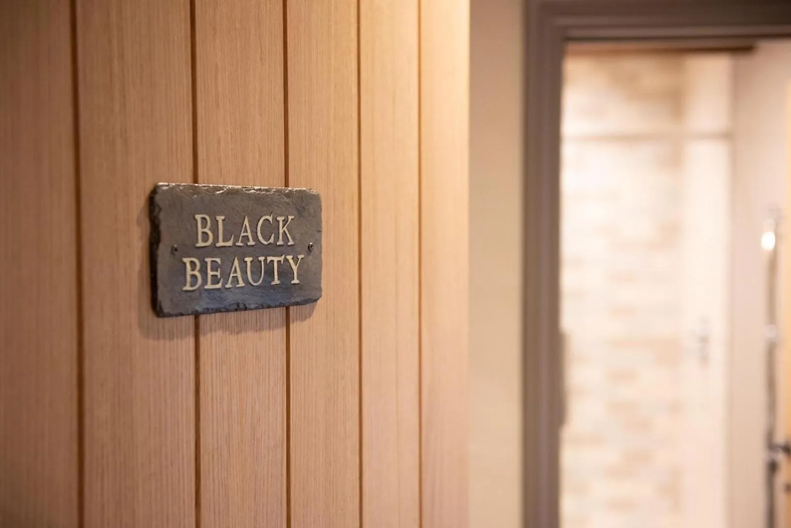 Logo/Certificate/Sign in The Farrier