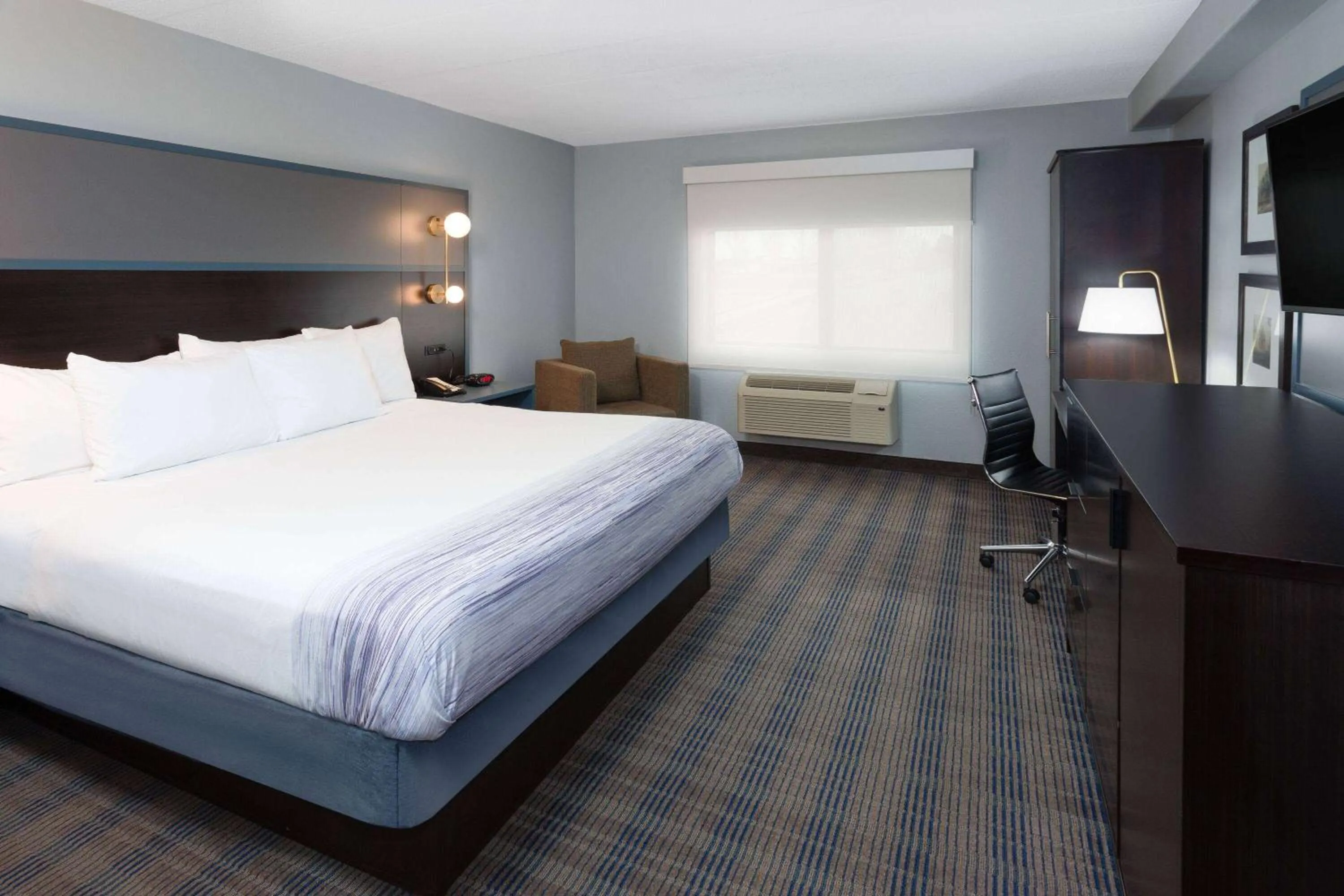 Photo of the whole room, Bed in AmericInn by Wyndham Peoria