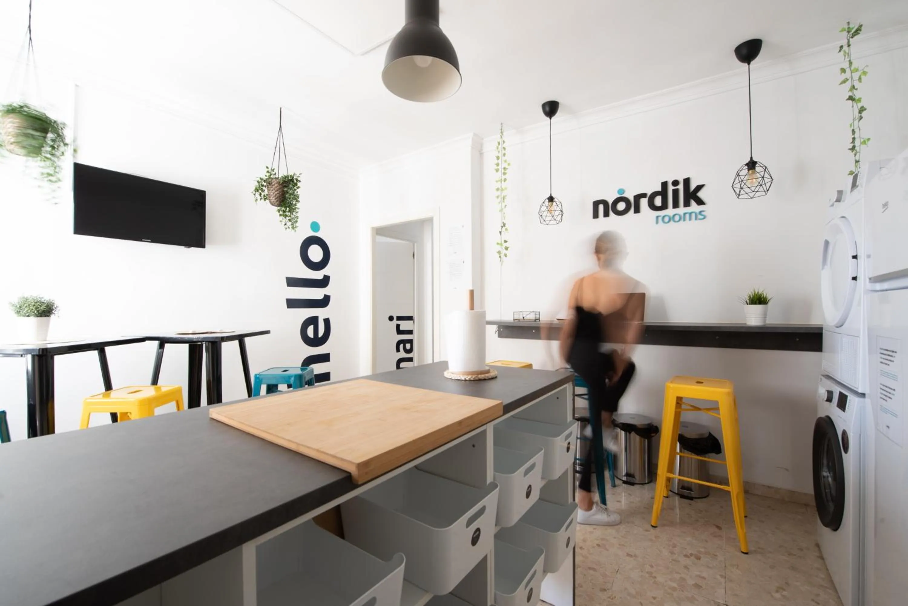 Communal lounge/ TV room in Nordik Rooms Urban - Trinidad "Copenhague"