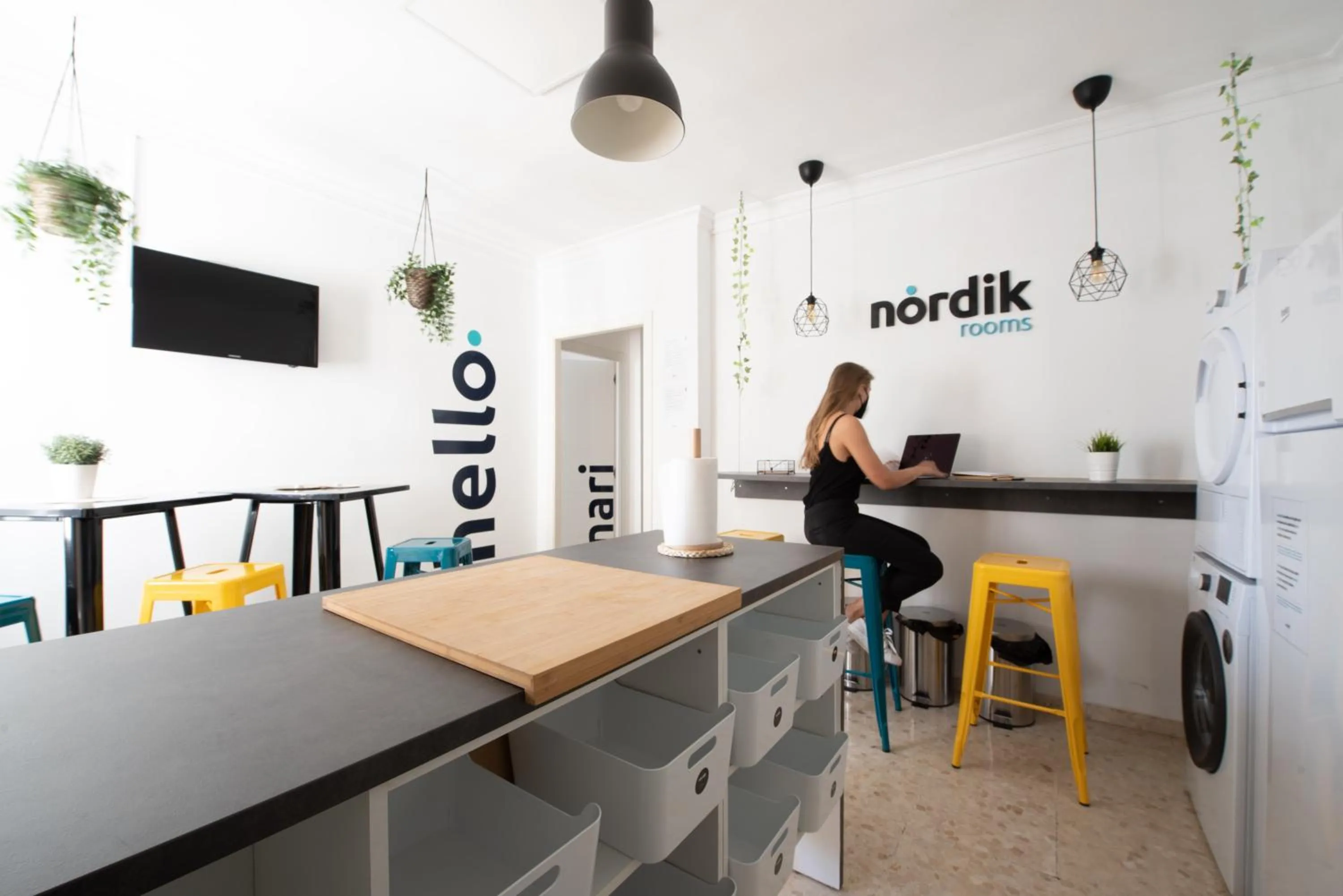 Communal lounge/ TV room in Nordik Rooms Urban - Trinidad "Copenhague"