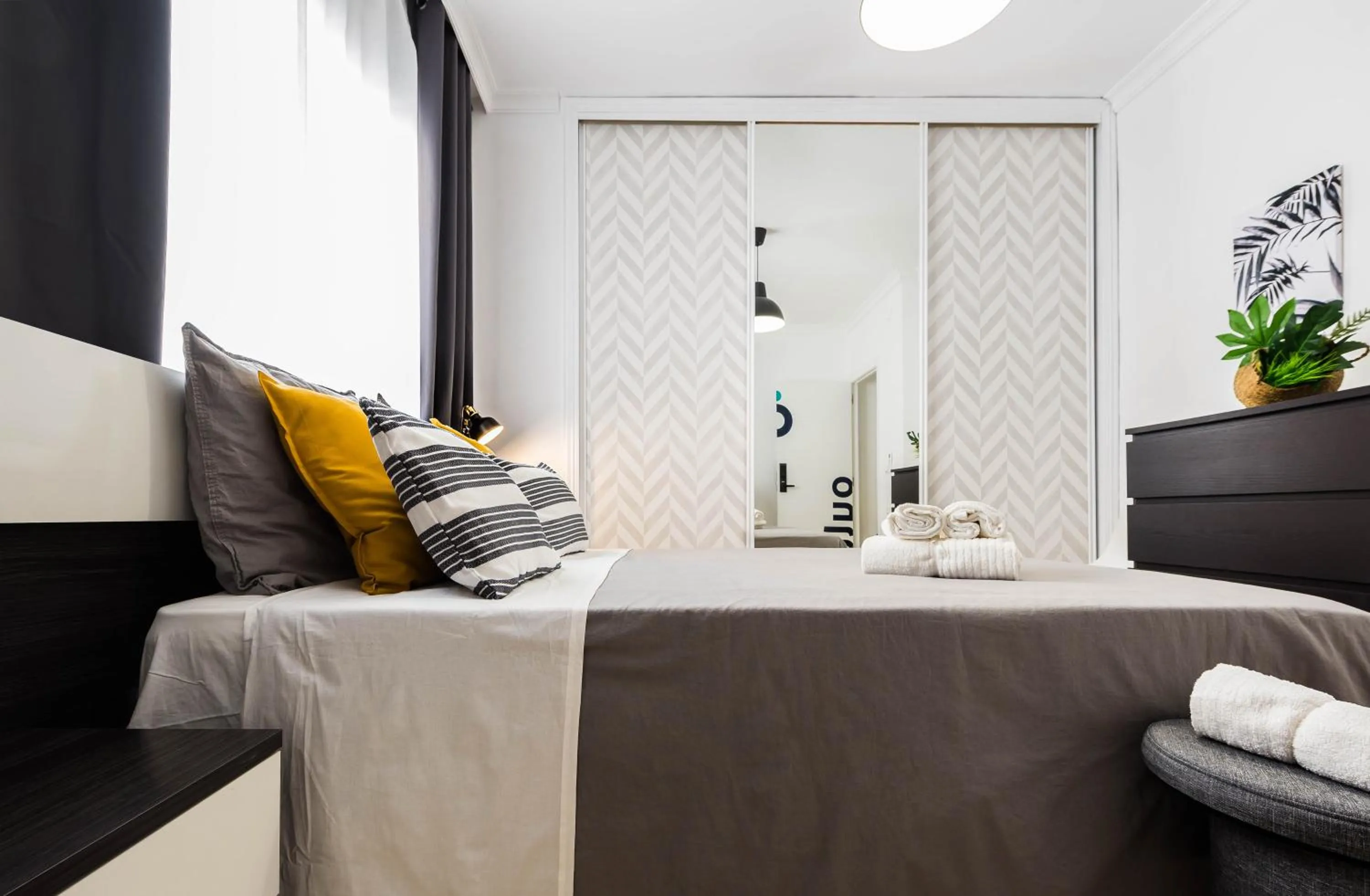 Night, Bed in Nordik Rooms Urban - Trinidad "Copenhague"