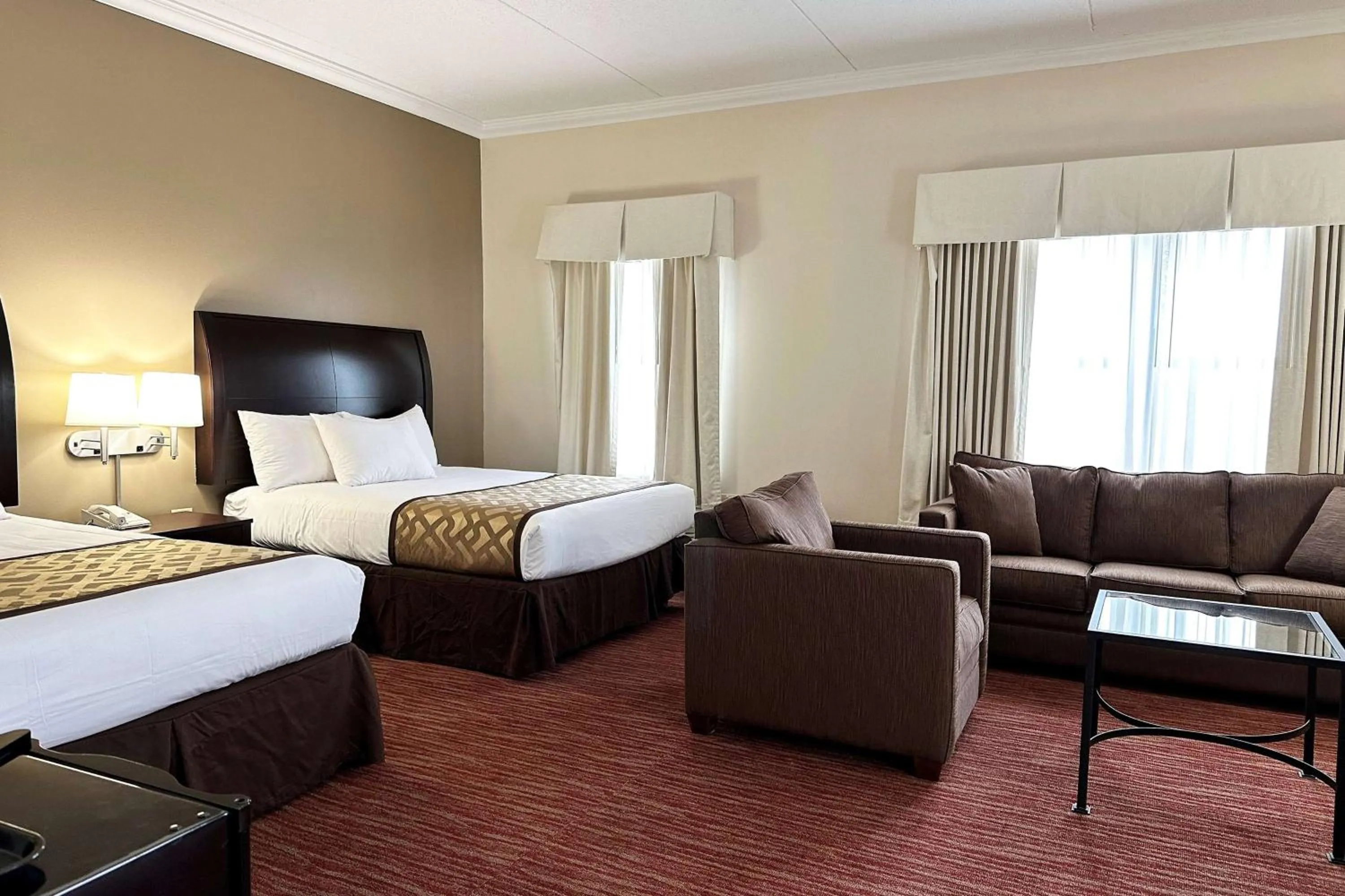 Photo of the whole room, Bed in Chicago South Loop Hotel