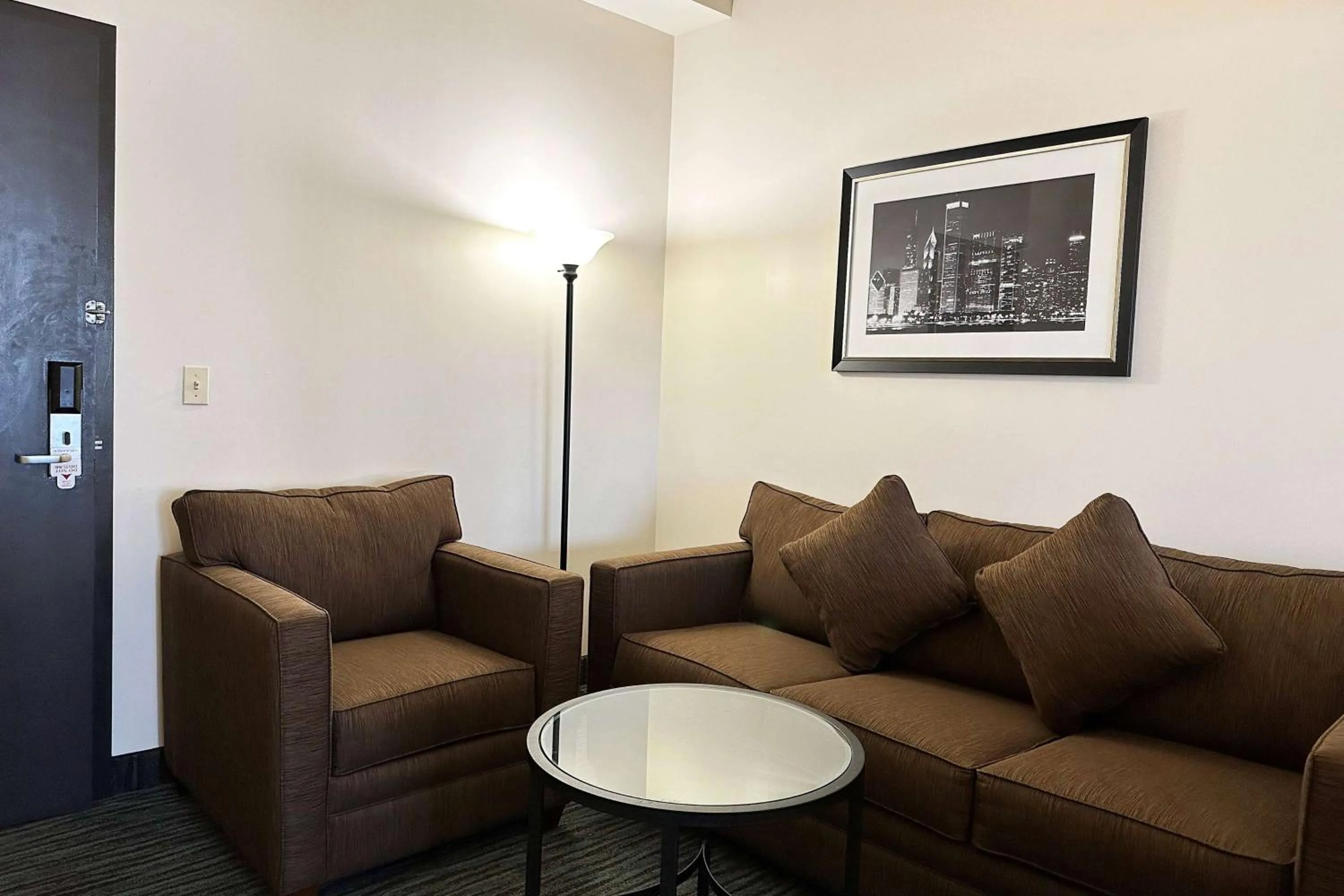 Photo of the whole room in Chicago South Loop Hotel