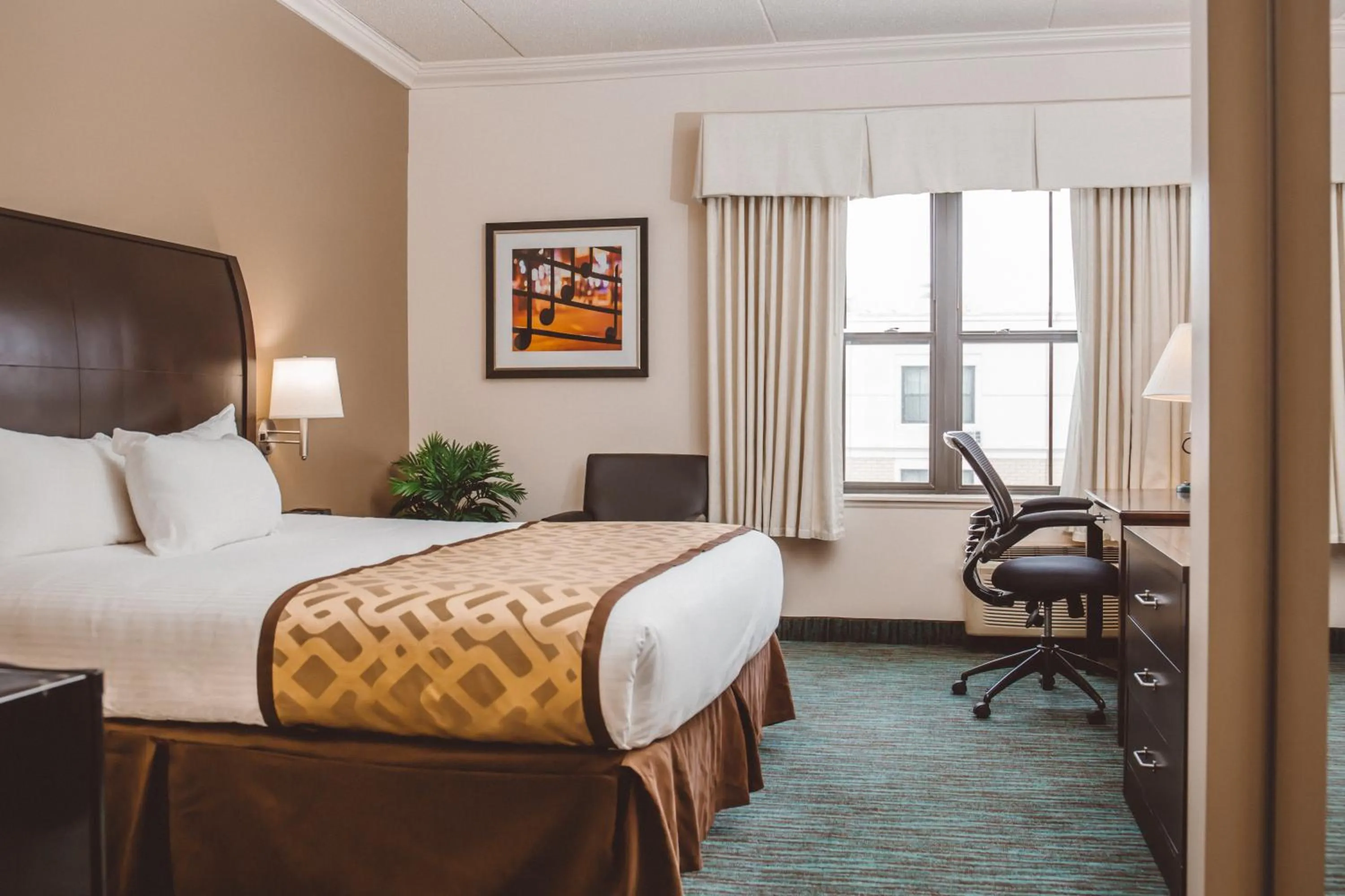 Bedroom, Bed in Chicago South Loop Hotel