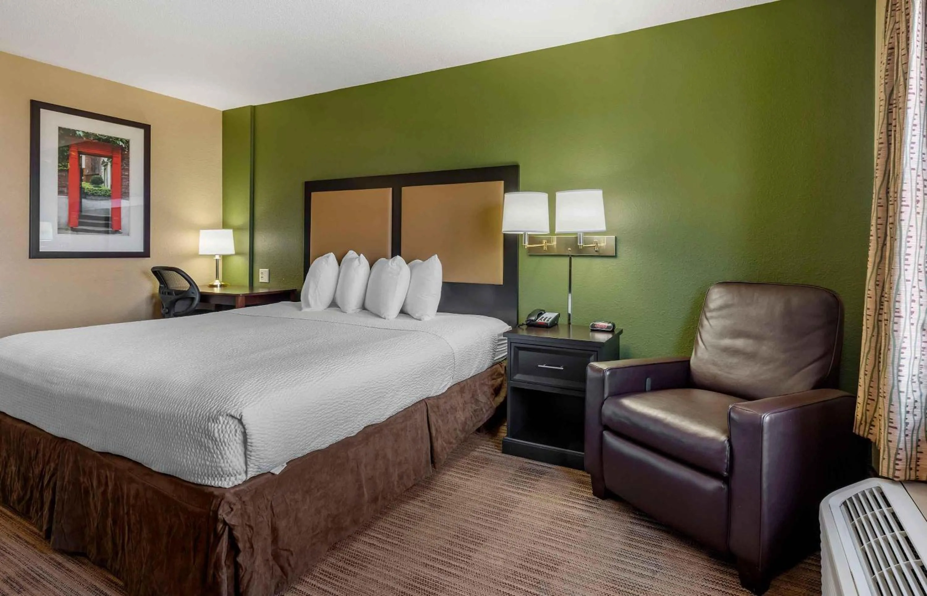 Bedroom, Bed in Extended Stay America Suites - Rochester - North