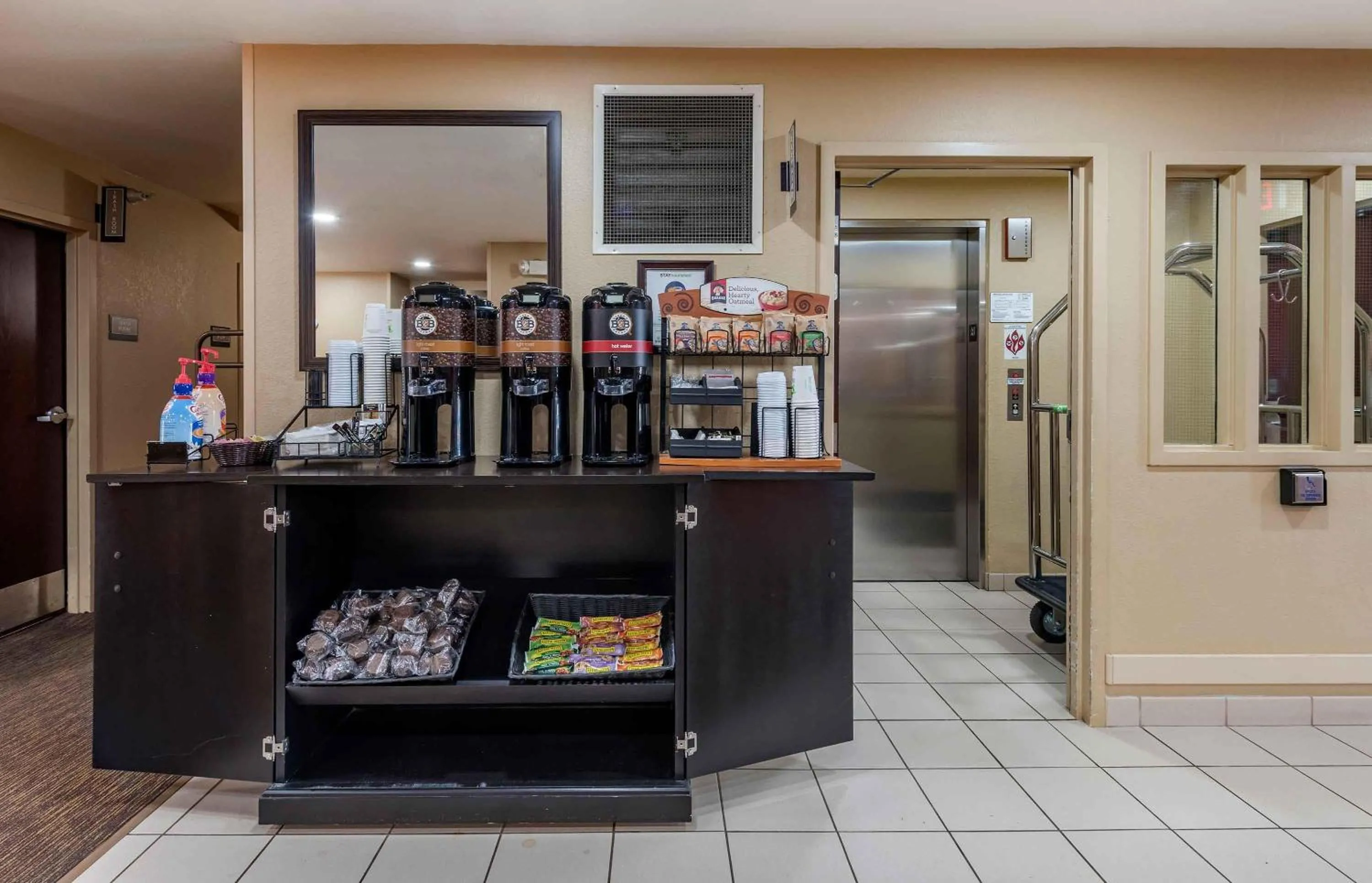 Breakfast in Extended Stay America Suites - Rochester - North