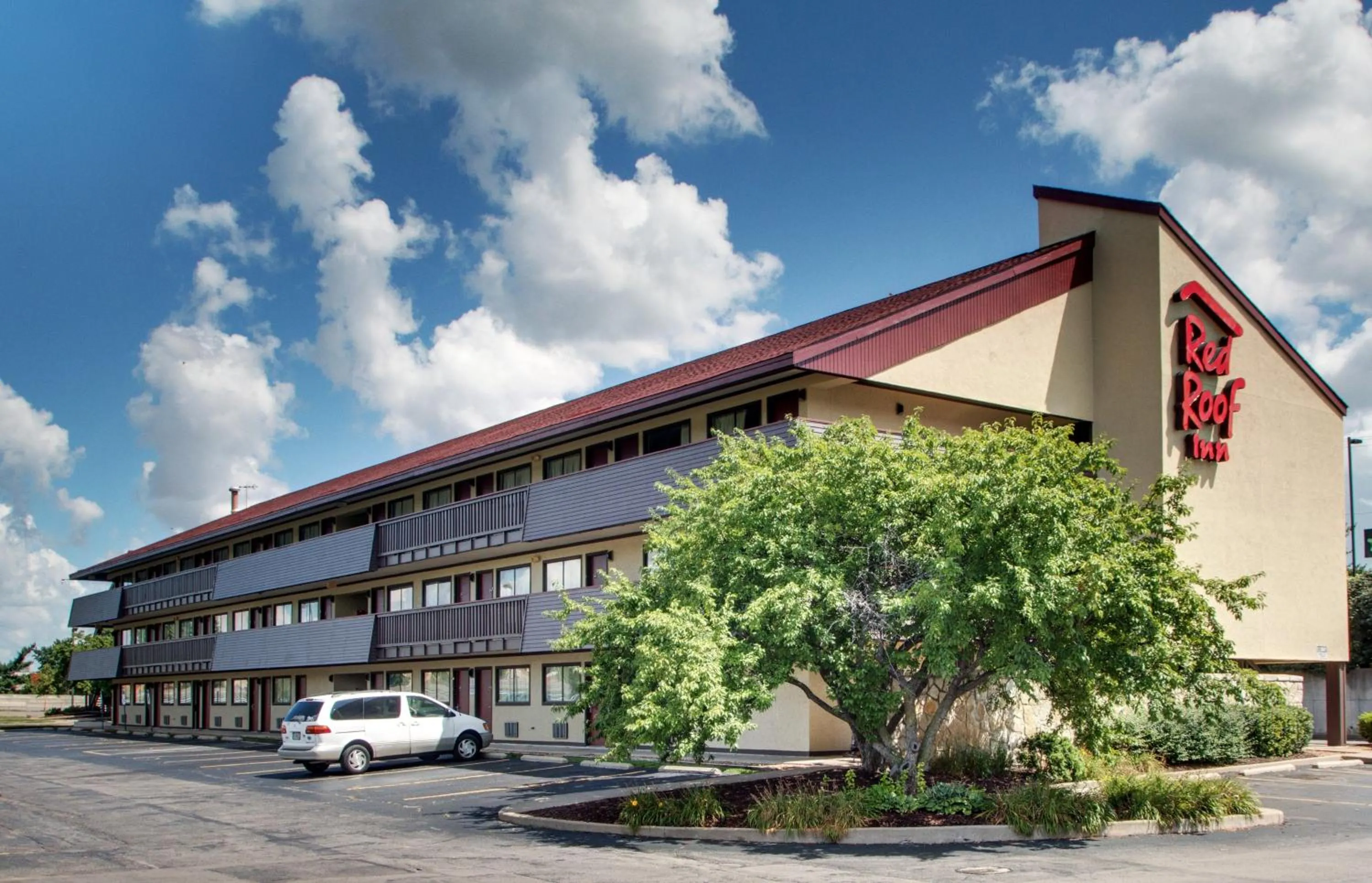 Property building in Red Roof Inn St Louis - Westport - Maryland Heights
