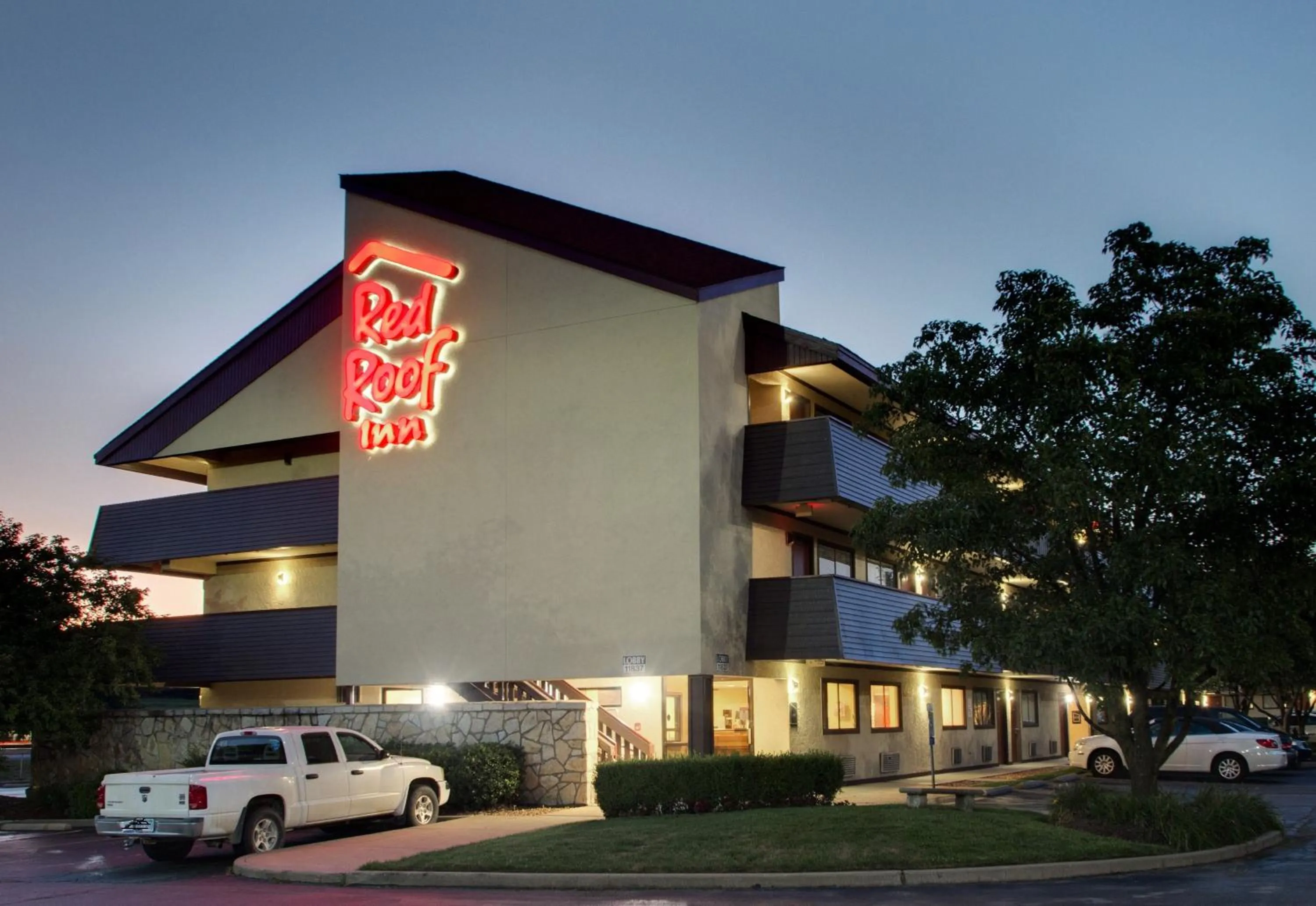 Property building in Red Roof Inn St Louis - Westport - Maryland Heights