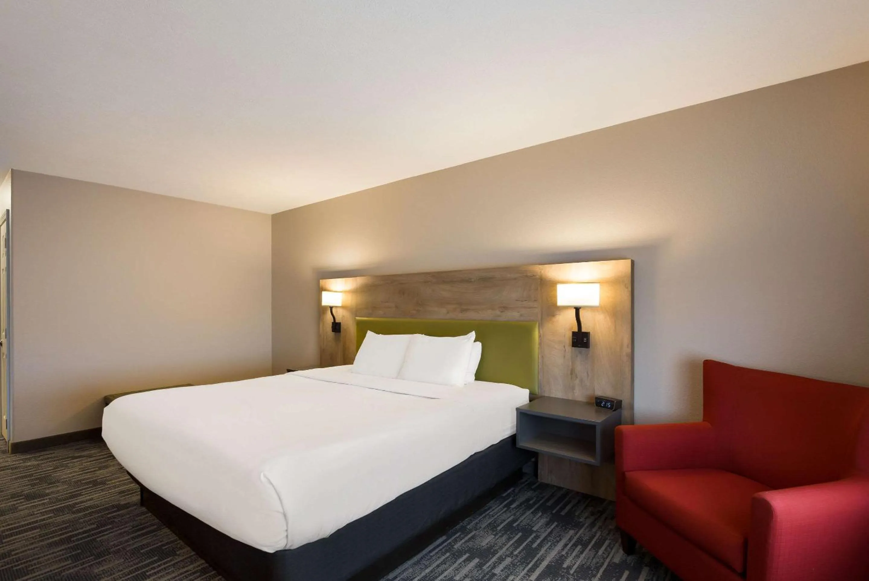 Bedroom, Bed in Country Inn & Suites by Radisson, Marion, IL