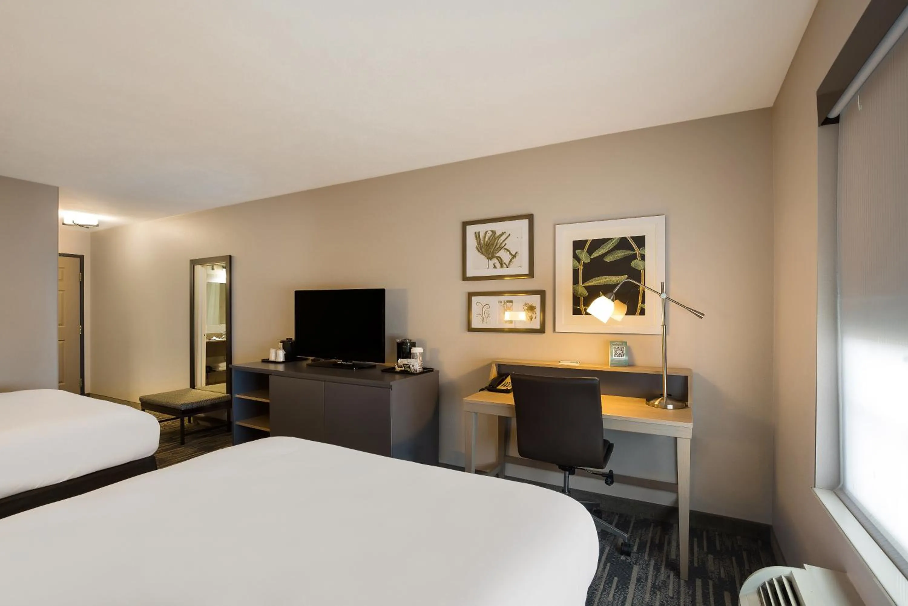 Bed in Country Inn & Suites by Radisson, Marion, IL