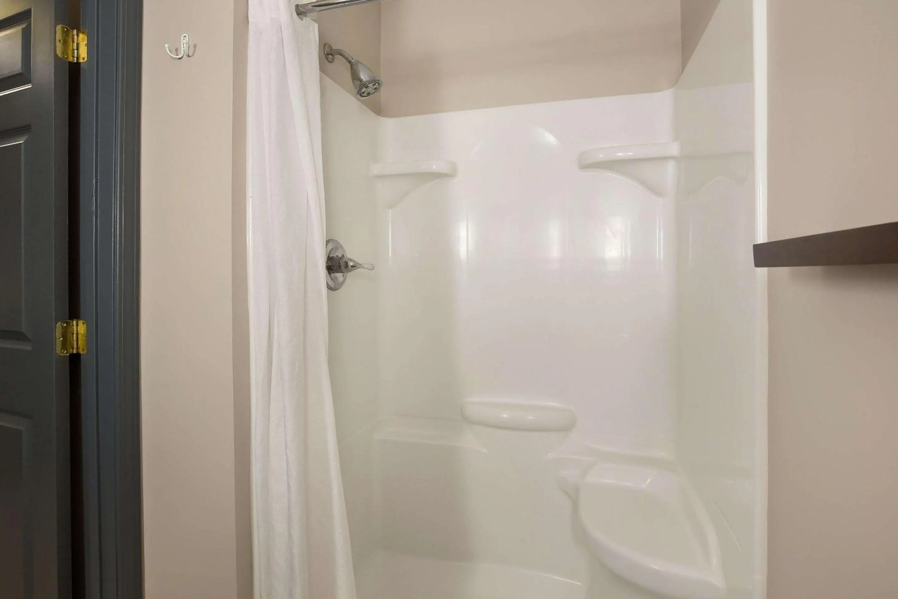 Bathroom in Country Inn & Suites by Radisson, Marion, IL