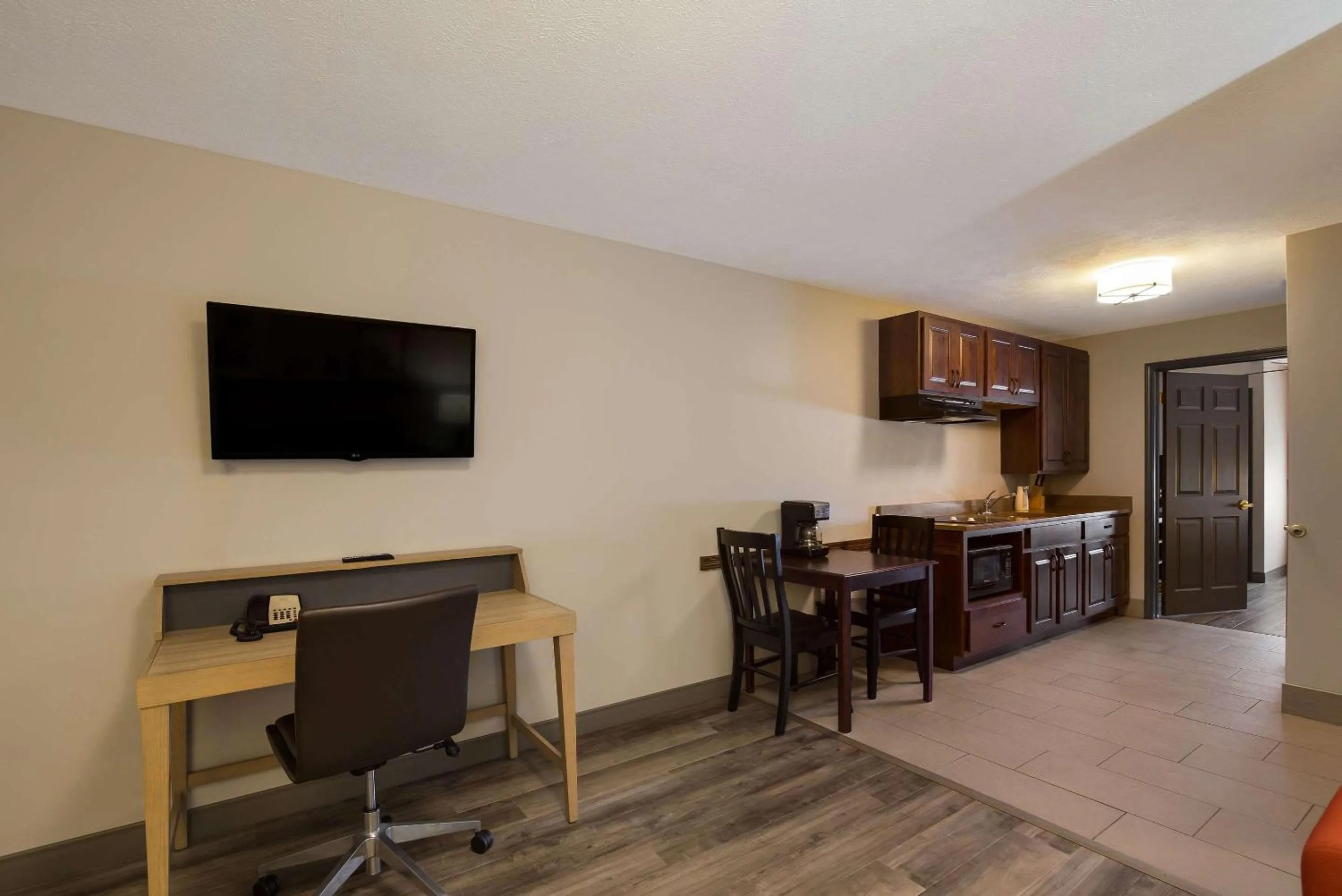 Bedroom in Country Inn & Suites by Radisson, Marion, IL