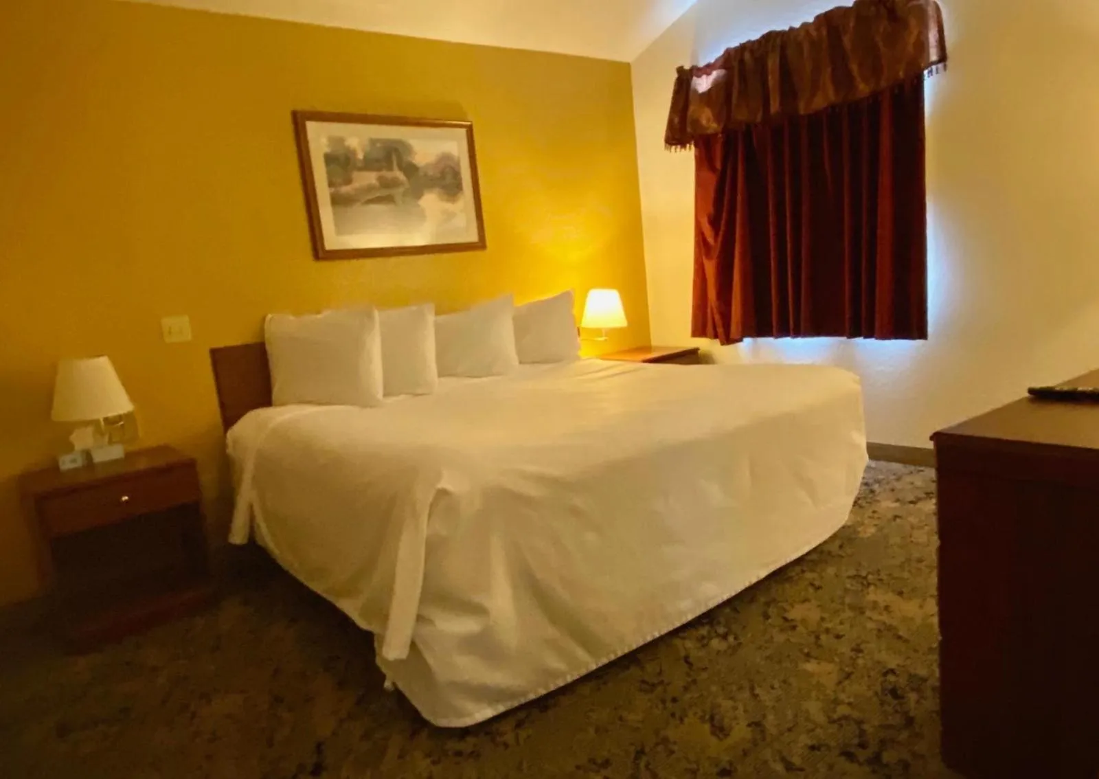 Bed in Rodeway Inn Salina North